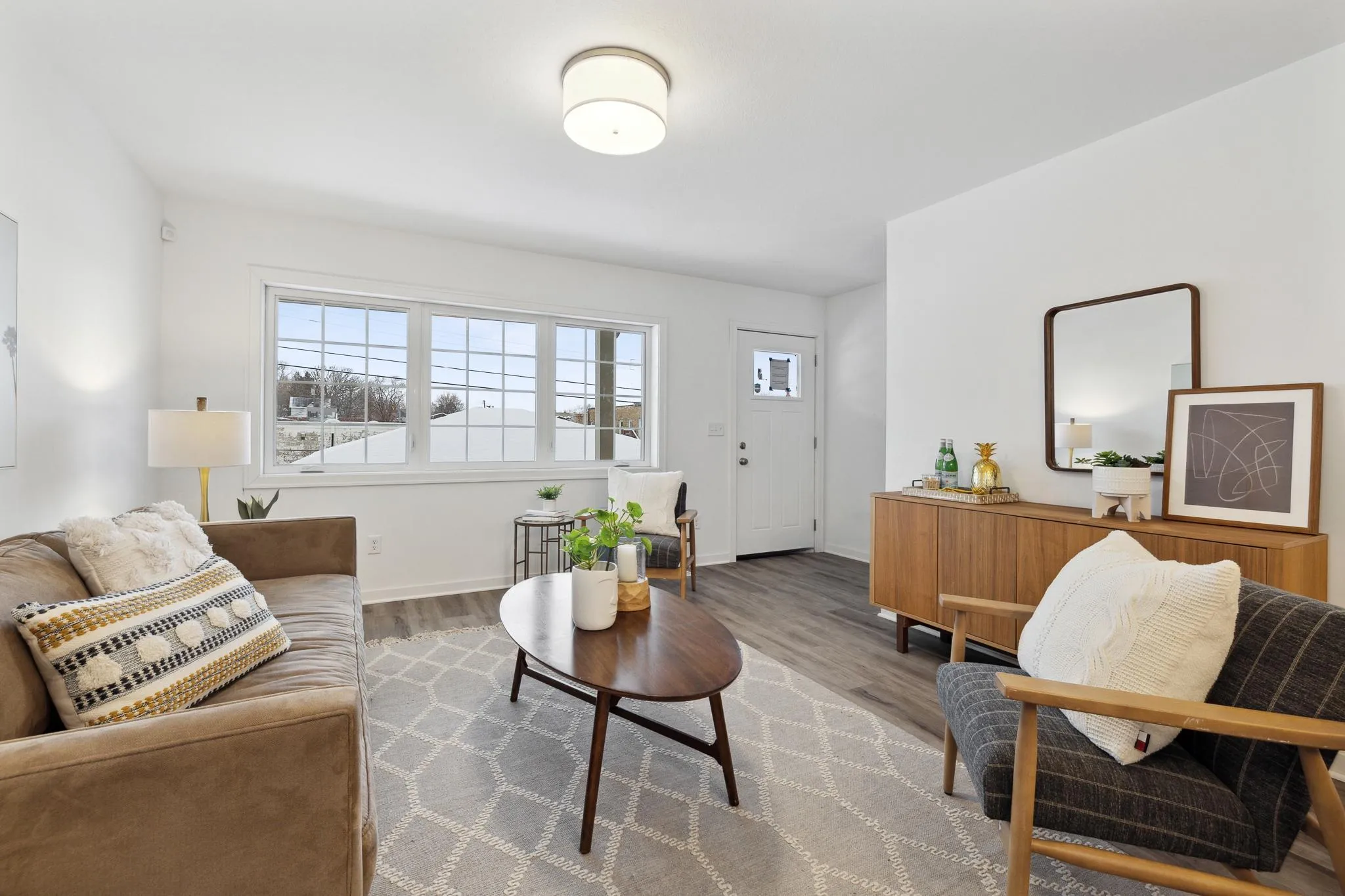 Photo 8 of 2030 James Avenue N