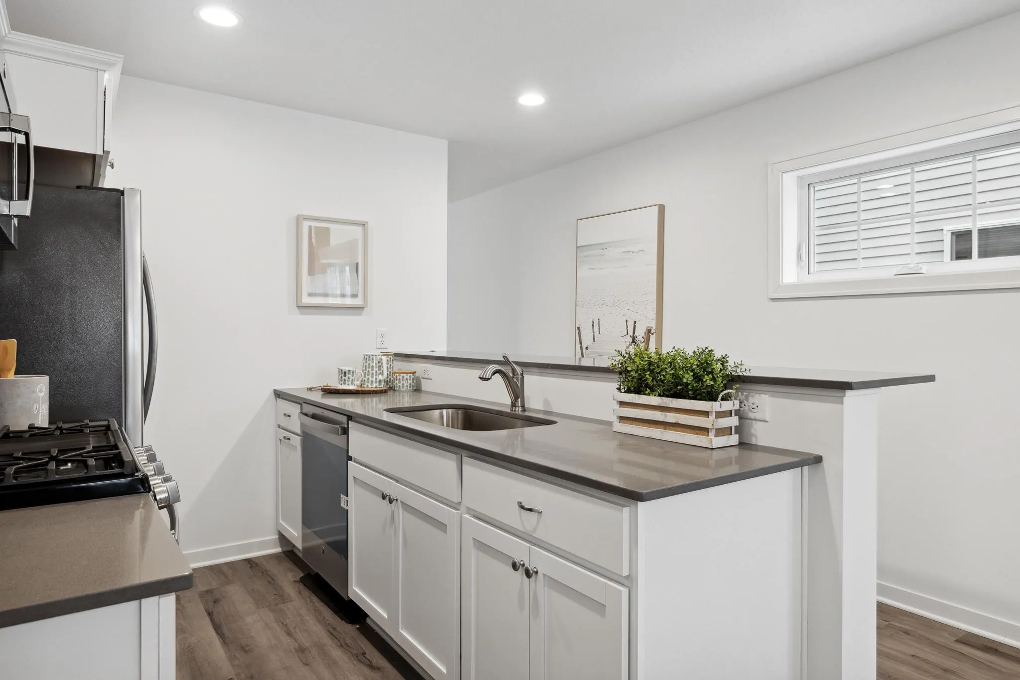 Photo 4 of 2030 James Avenue N