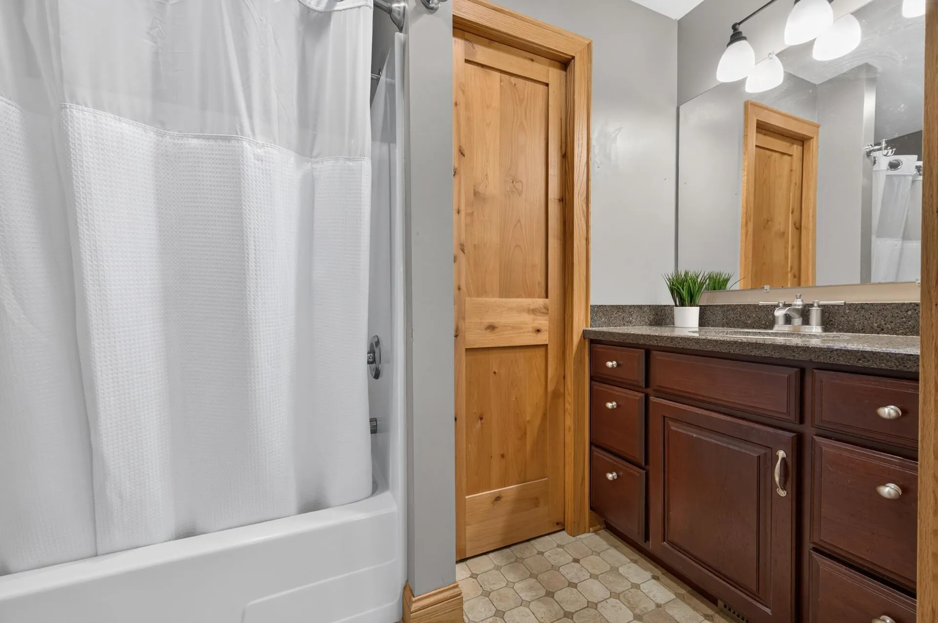 Photo 18 of 2064 Stillwater Street