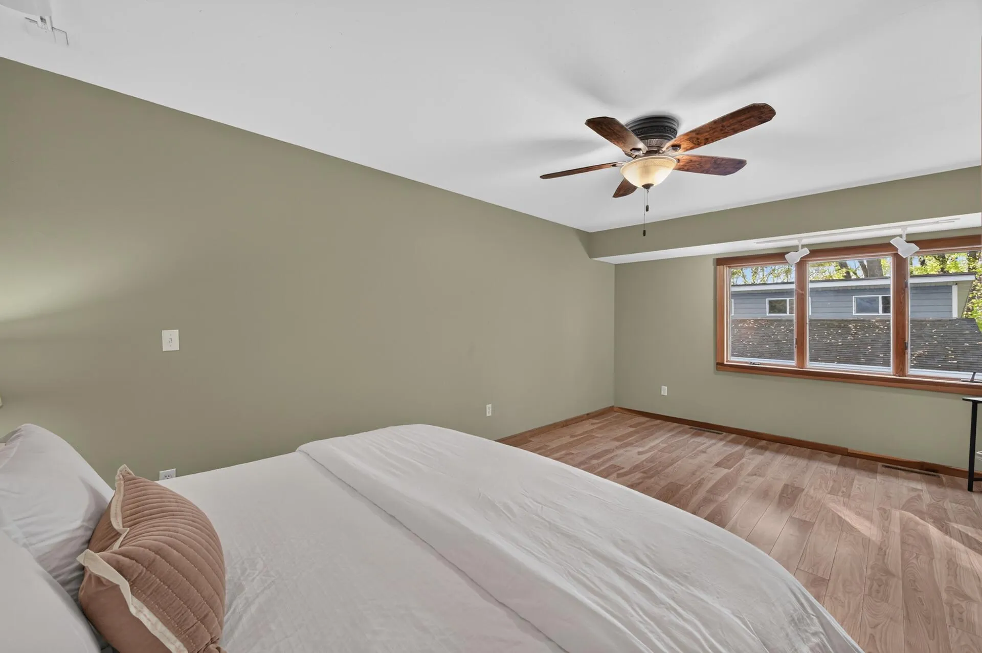 Photo 31 of 2064 Stillwater Street