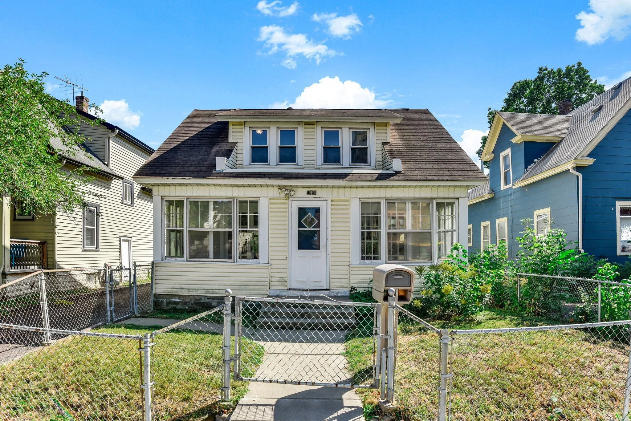Photo 2 of 1530 Selby Avenue