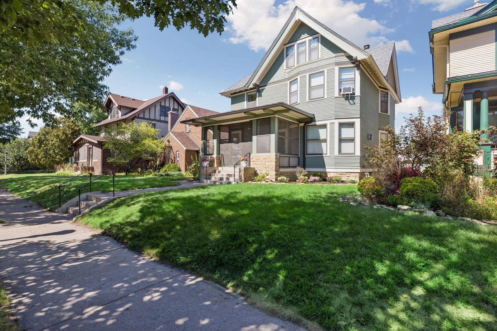 Photo 2 of 1089 Lincoln Avenue