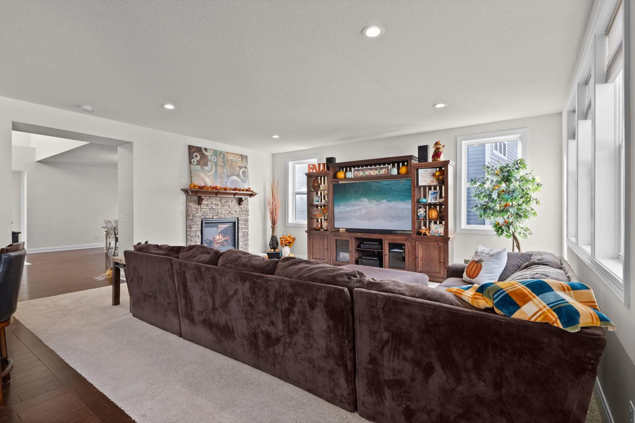 Photo 10 of 1540 Deephaven Drive