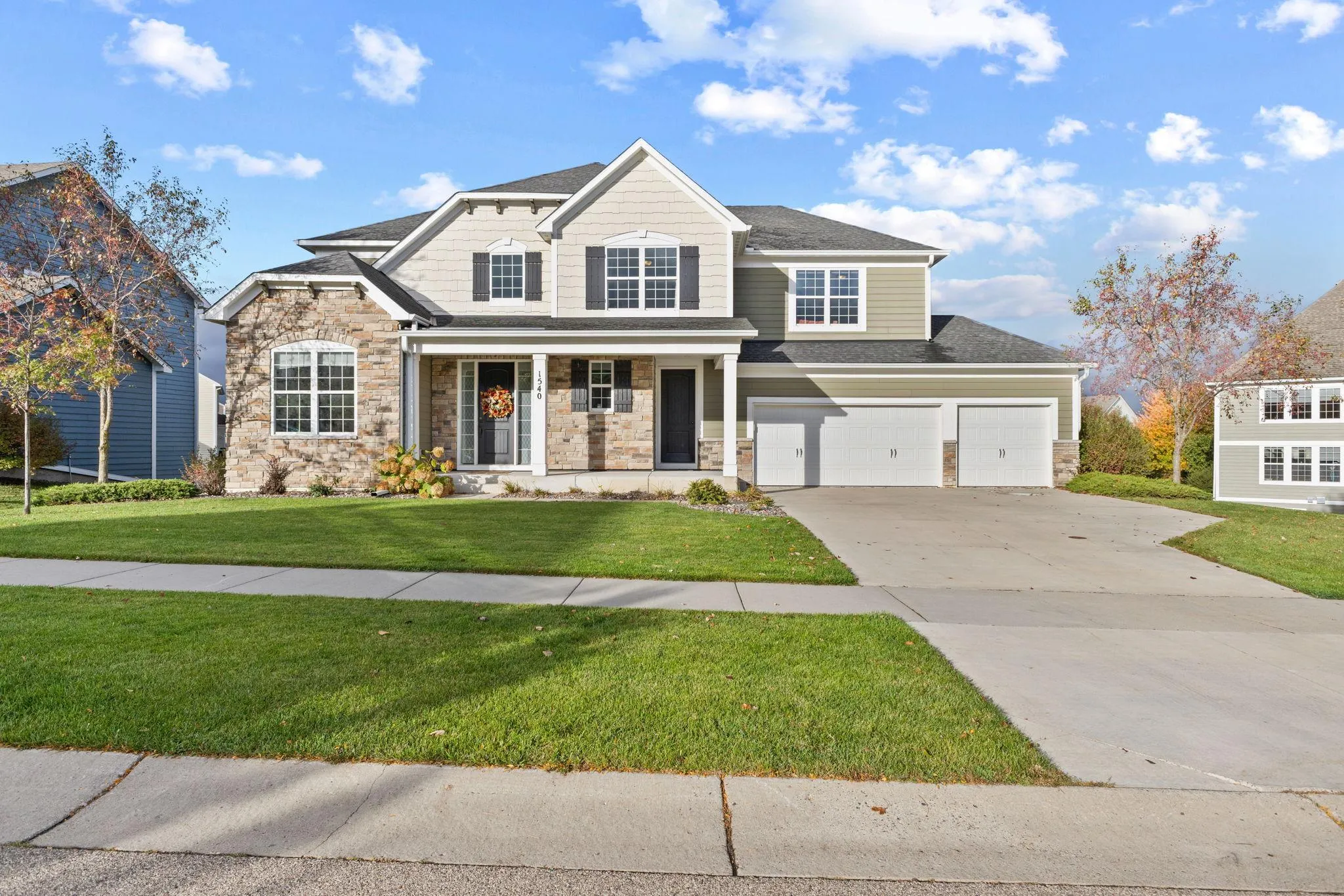 Photo 2 of 1540 Deephaven Drive
