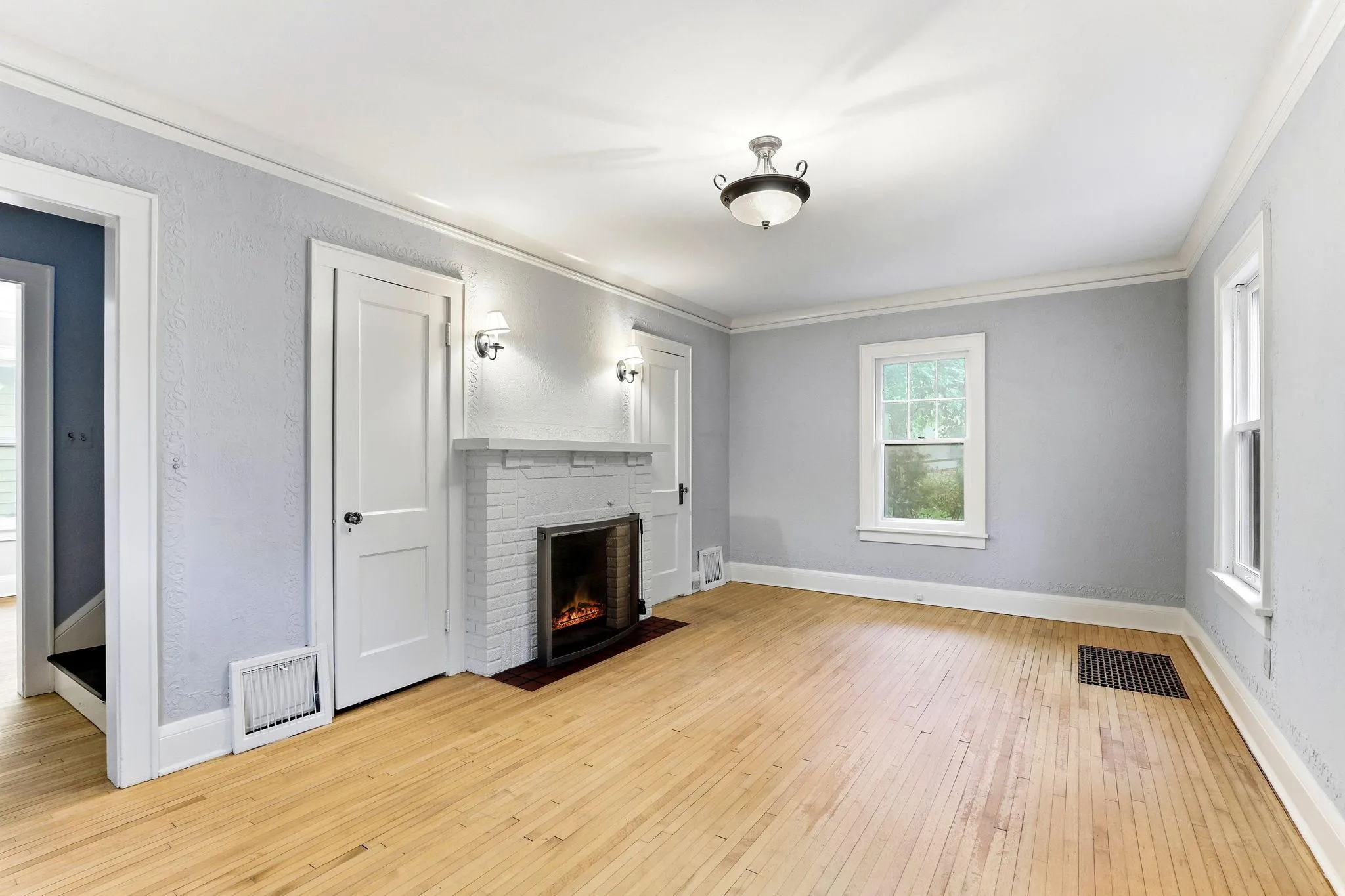 Photo 4 of 346 E 50th Street