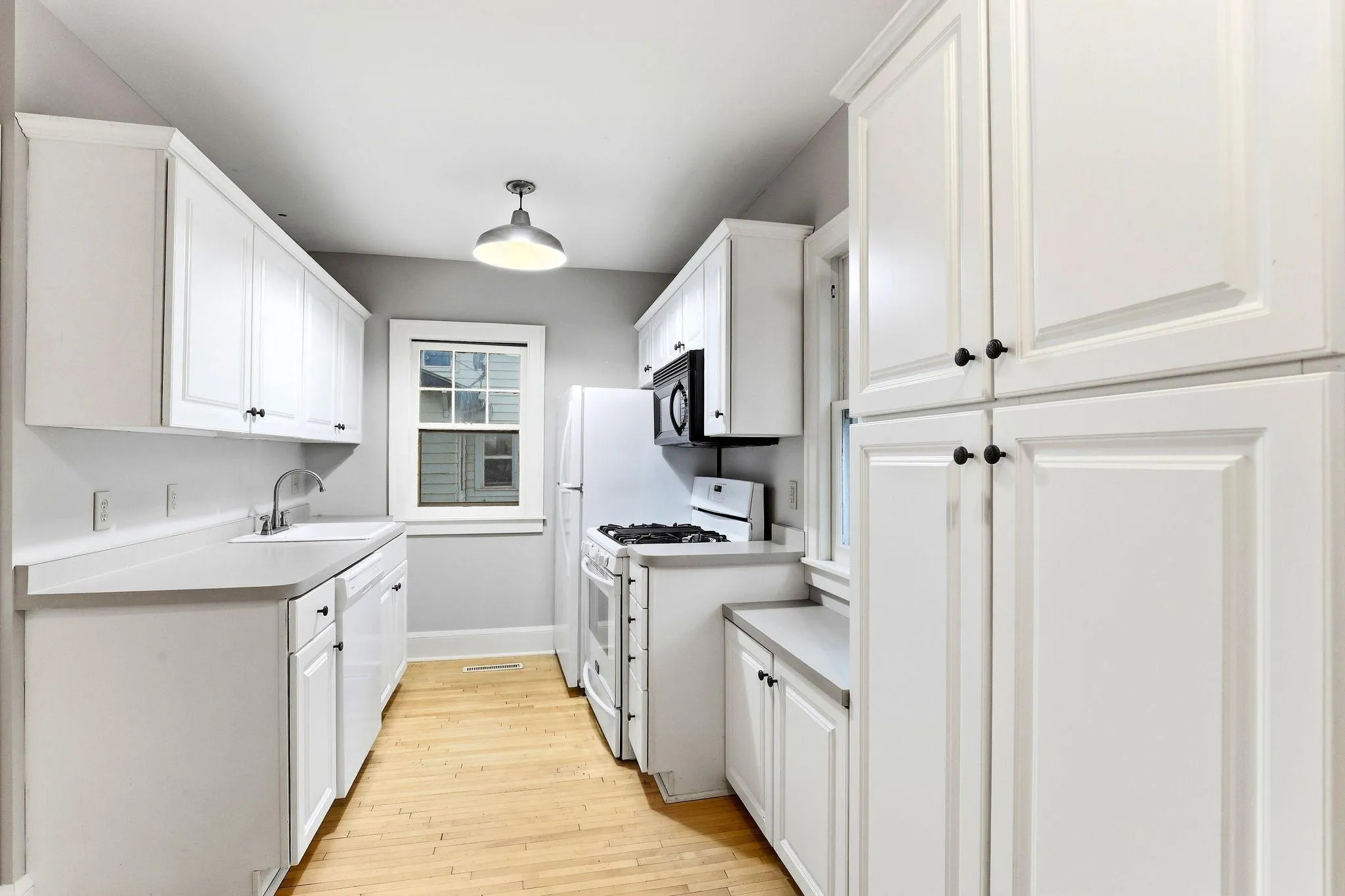 Photo 8 of 346 E 50th Street