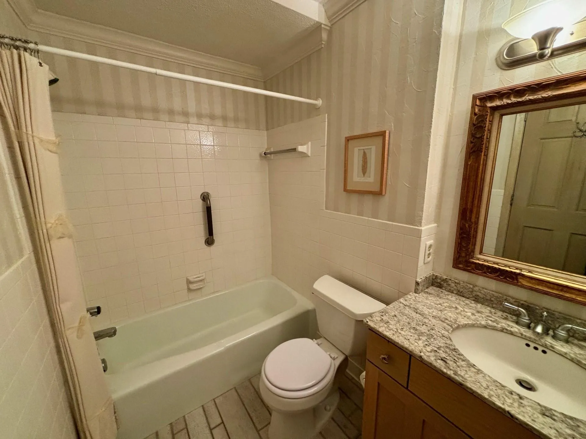 Photo 19 of 6075 Lincoln Drive Unit 201