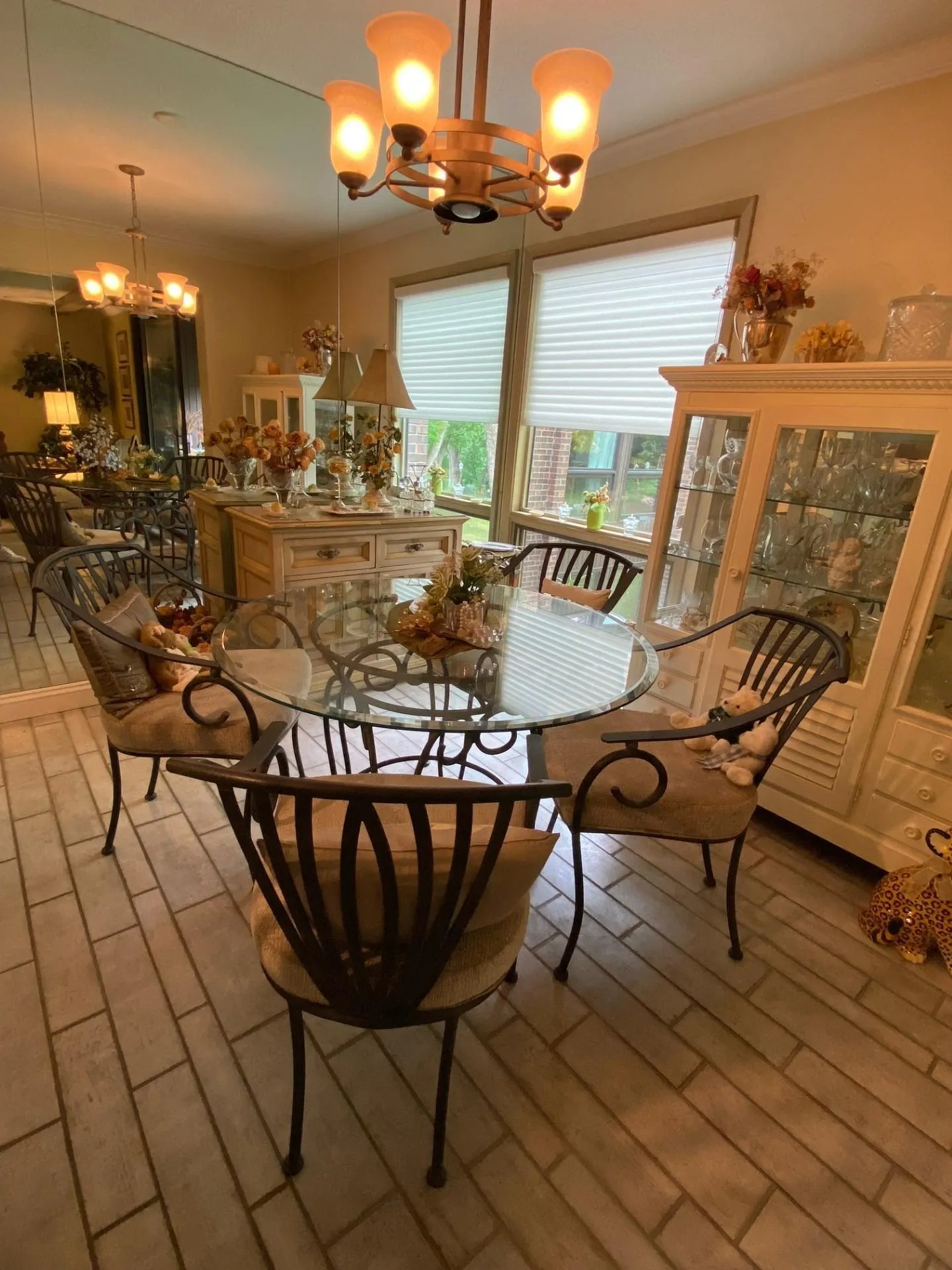 Photo 5 of 6075 Lincoln Drive Unit 201