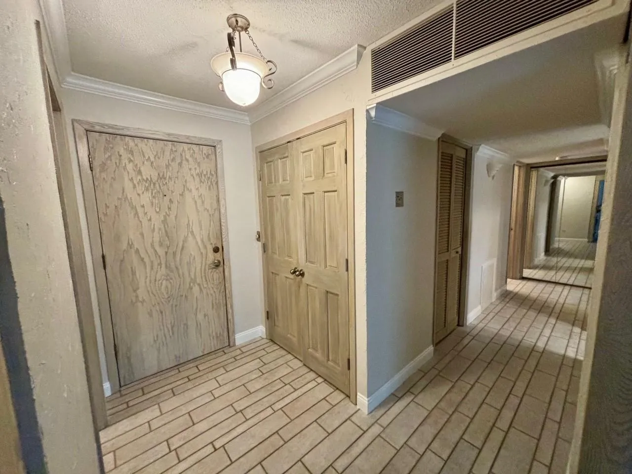Photo 17 of 6075 Lincoln Drive Unit 201