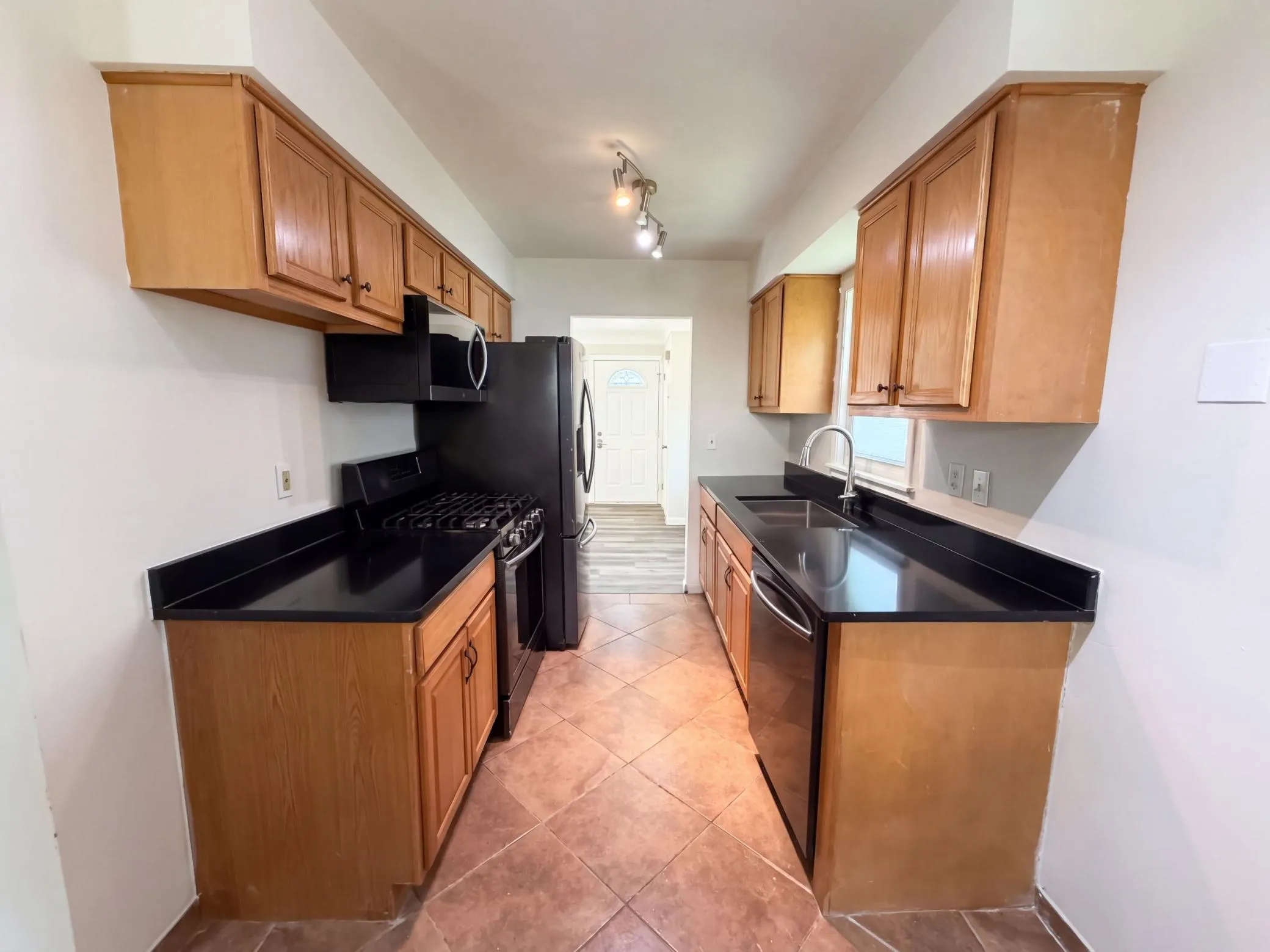 Photo 2 of 2517 Nokomis Avenue
