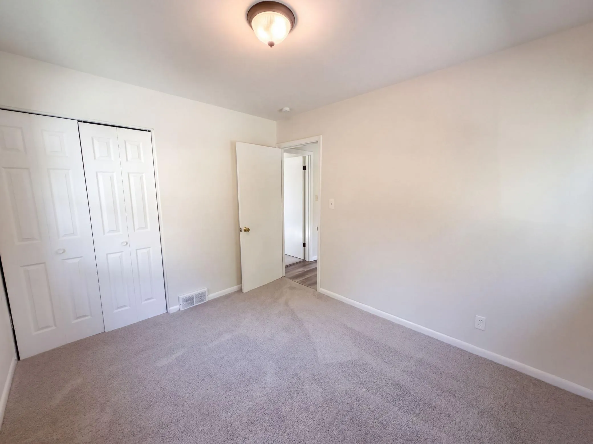 Photo 9 of 2517 Nokomis Avenue