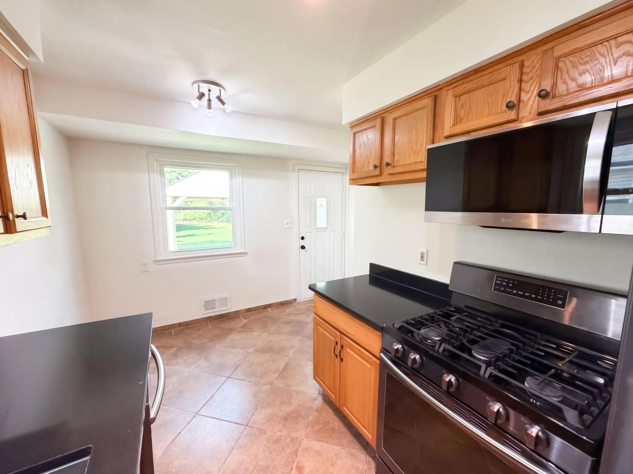 Photo 7 of 2517 Nokomis Avenue