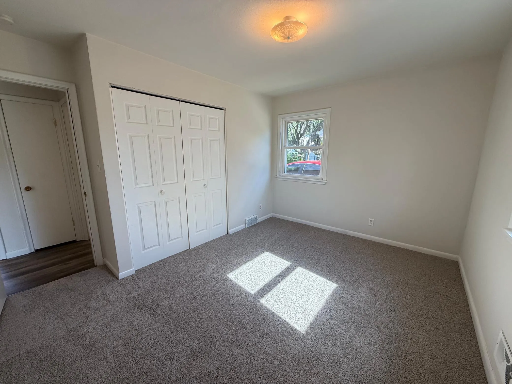 Photo 11 of 2517 Nokomis Avenue