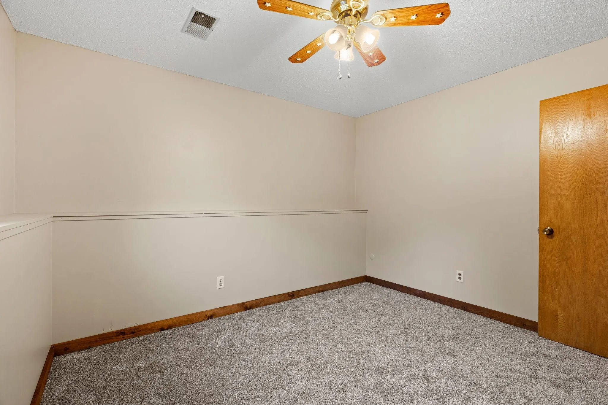 Photo 34 of 680 Hiawatha Avenue