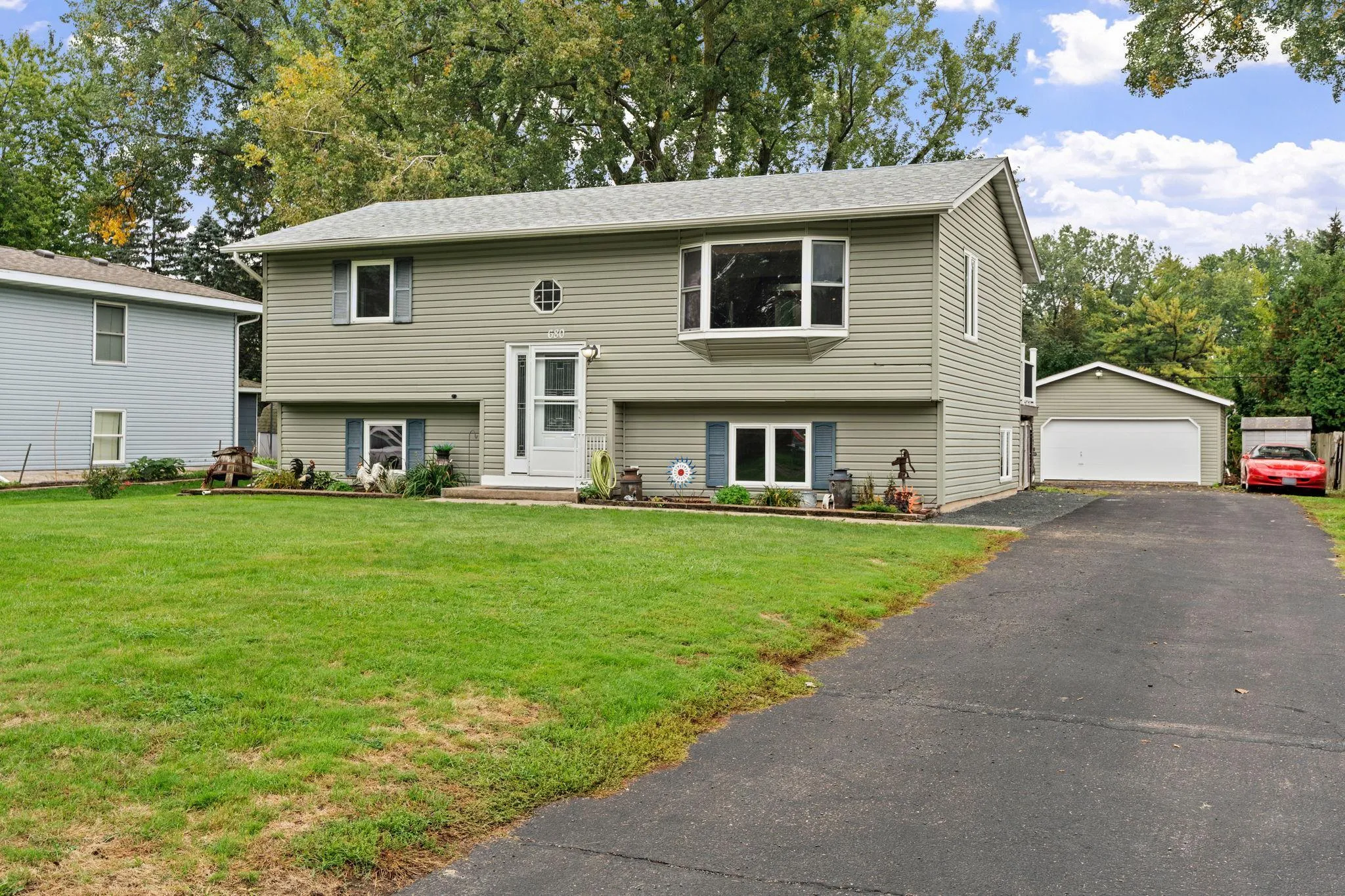 Photo 2 of 680 Hiawatha Avenue