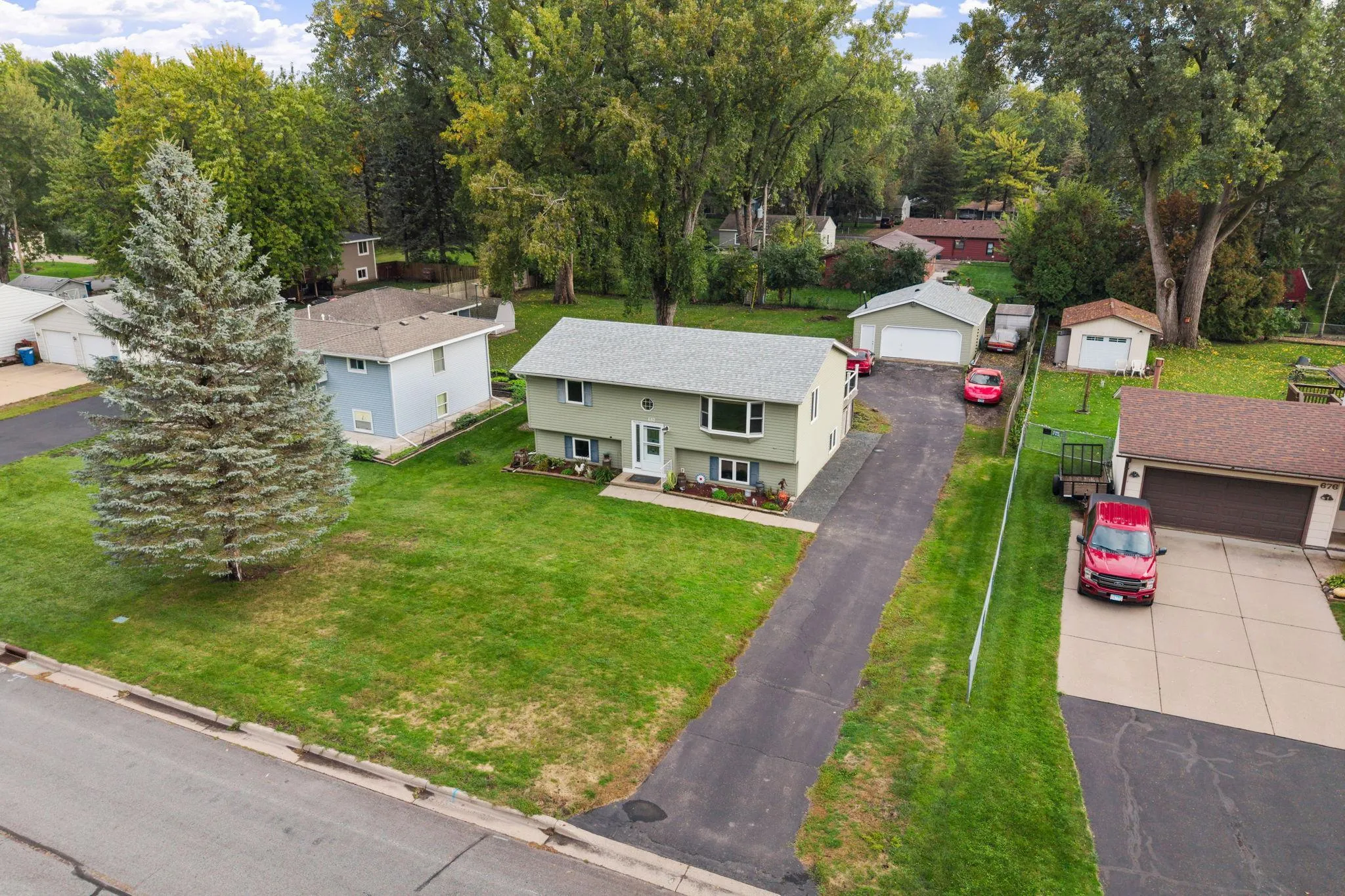 Photo 4 of 680 Hiawatha Avenue
