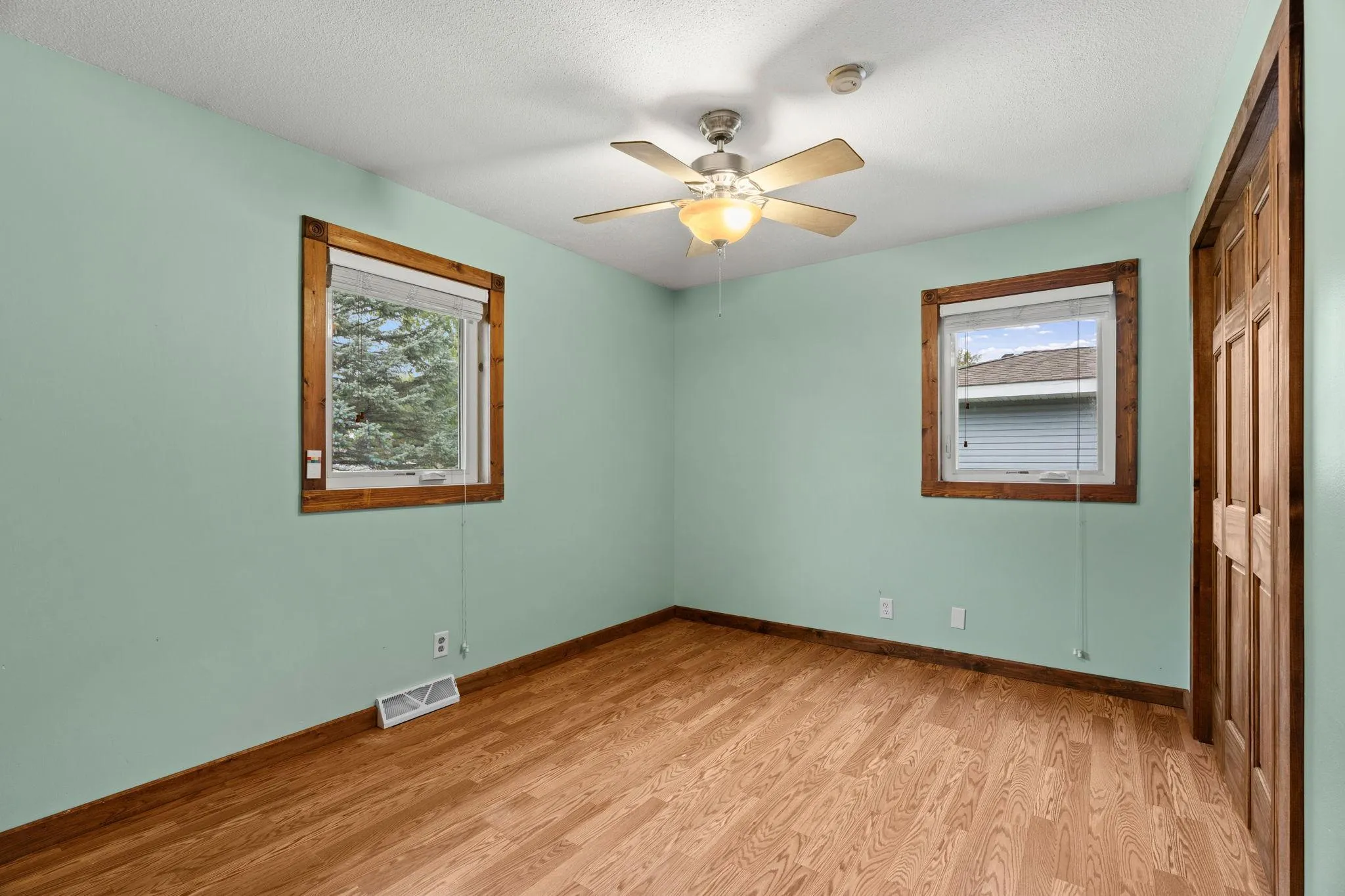 Photo 20 of 680 Hiawatha Avenue
