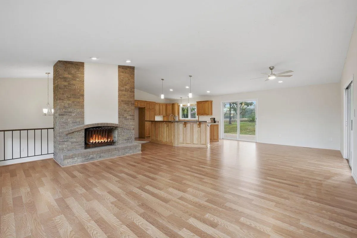 Photo 5 of 427 N Glover Road