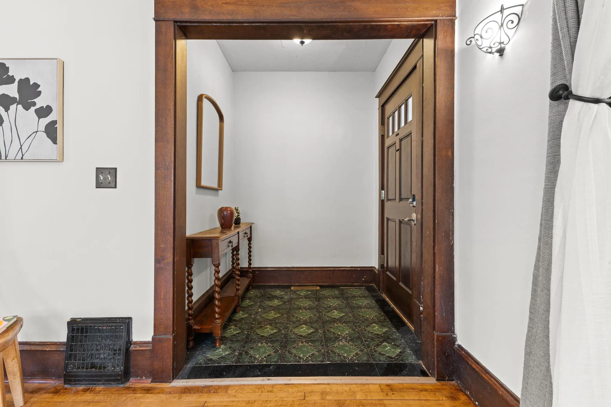 Photo 4 of 4304 Elliot Avenue