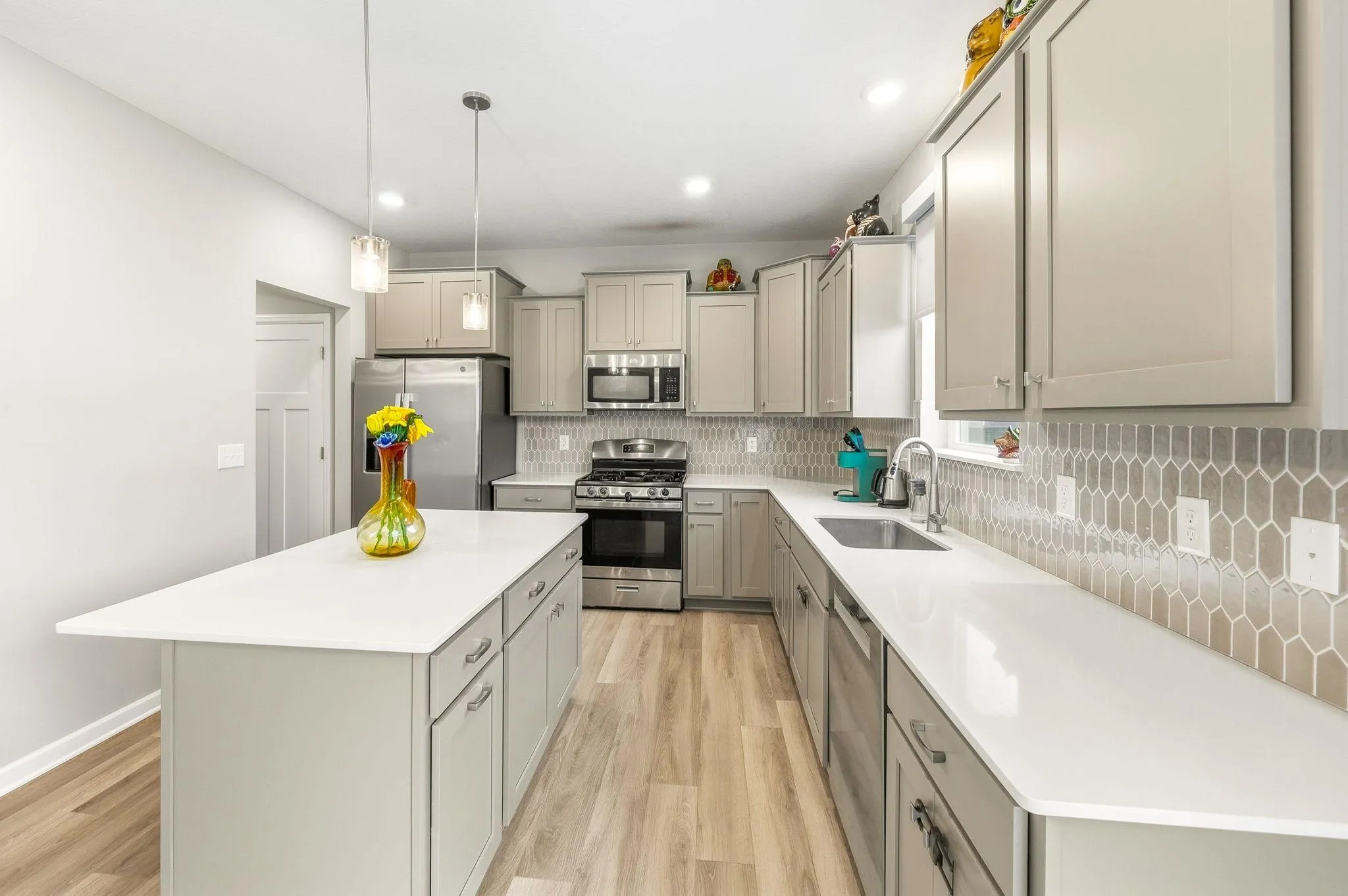 Photo 4 of 24400 Edgewater Lane