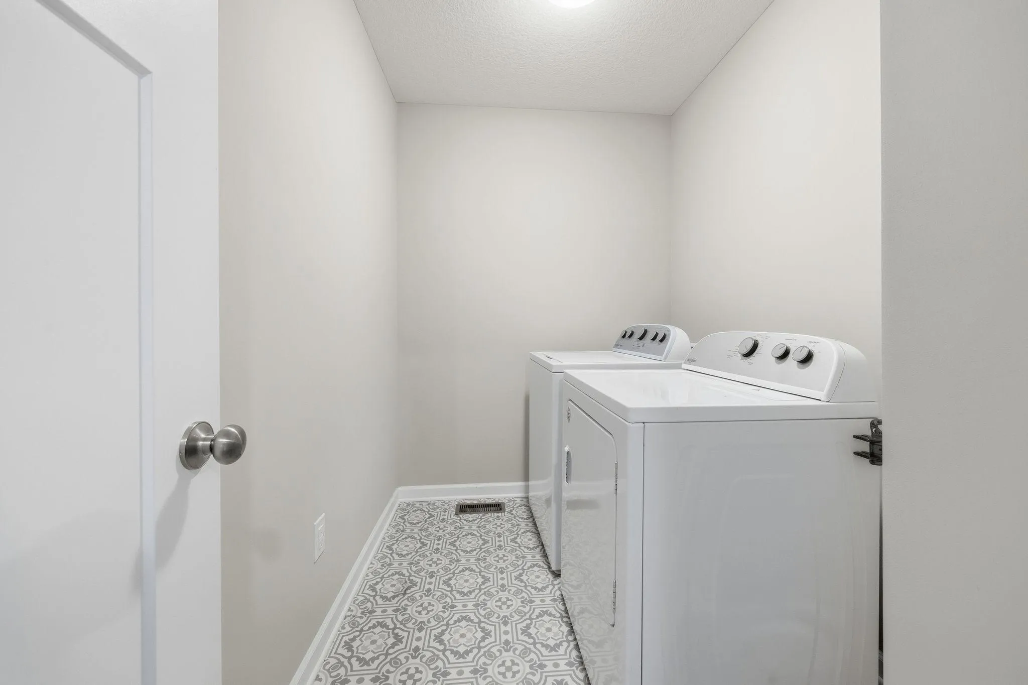 Photo 17 of 24400 Edgewater Lane