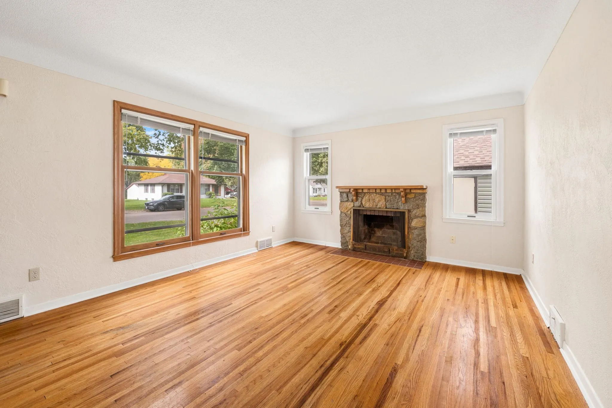 Photo 4 of 6309 13th S Avenue