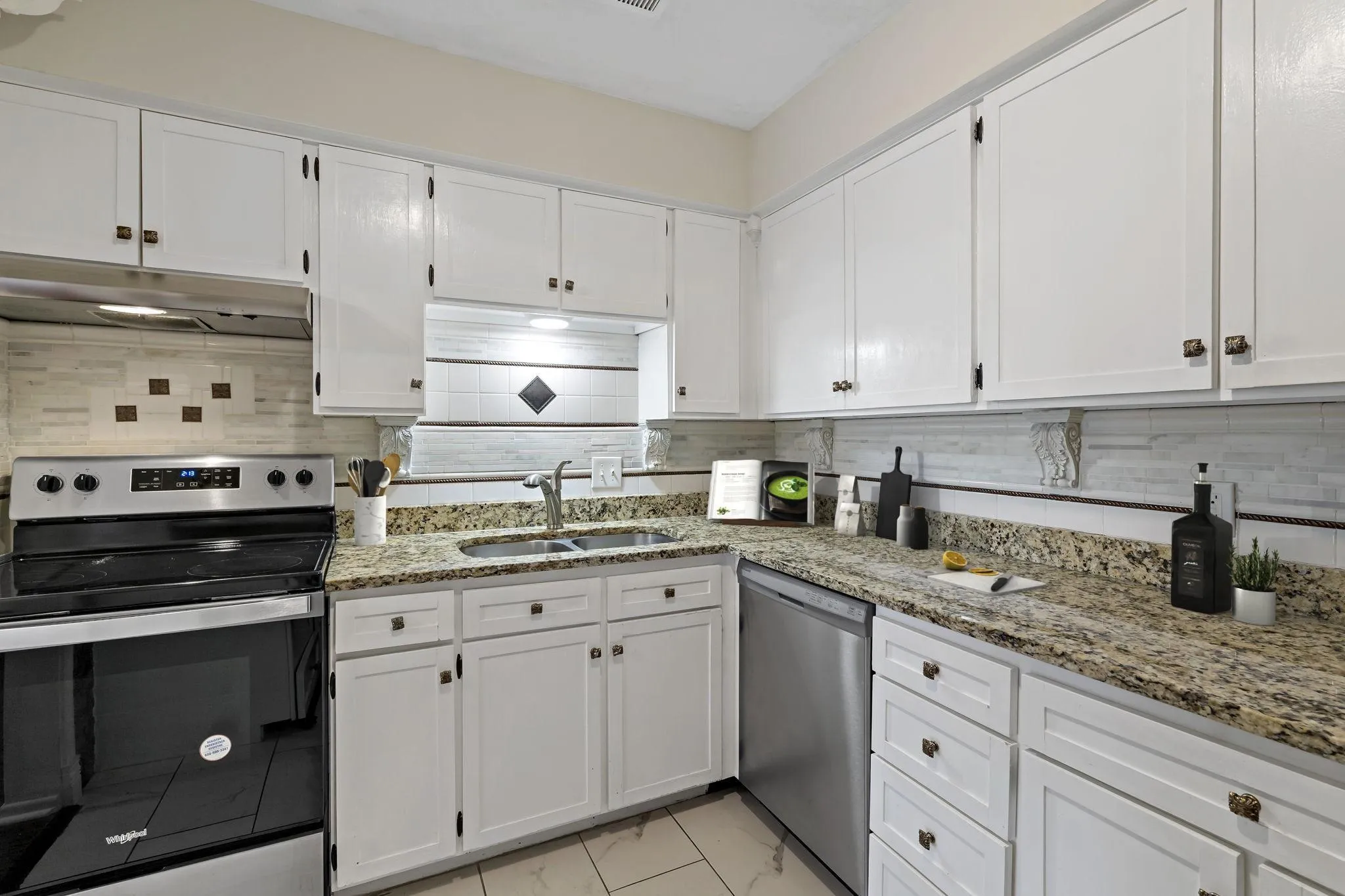 Photo 5 of 7211 W Franklin Avenue