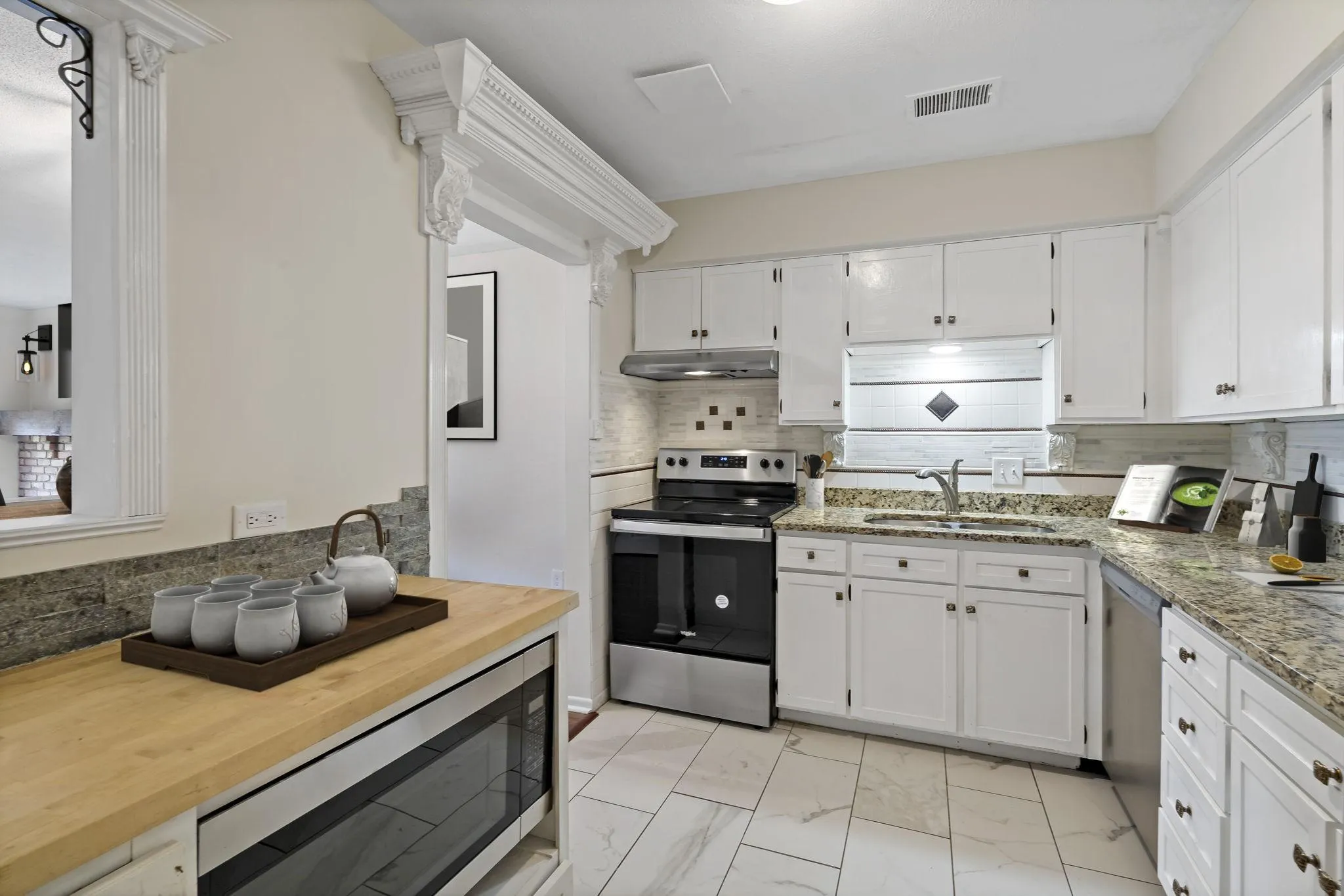 Photo 4 of 7211 W Franklin Avenue
