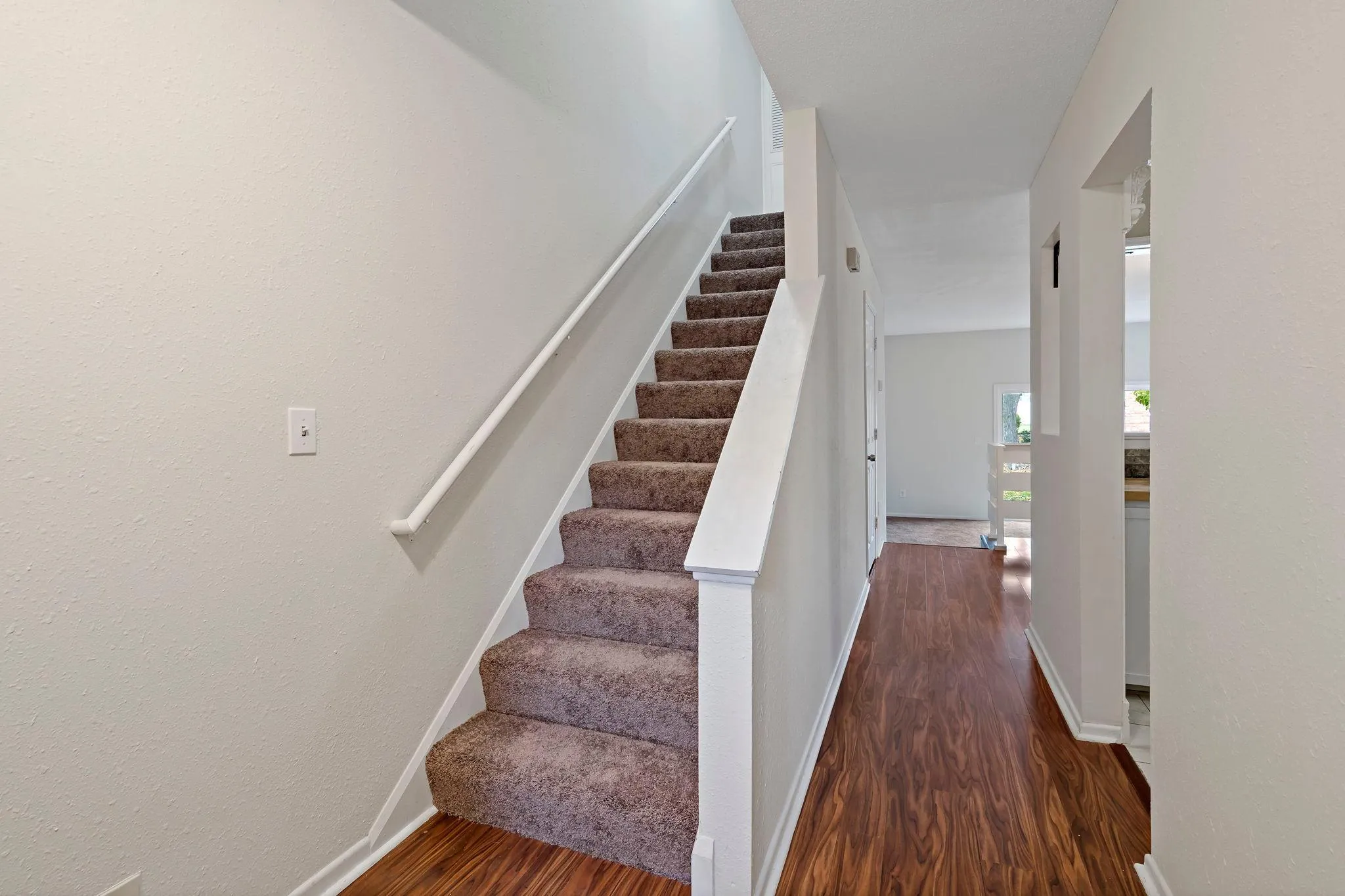 Photo 3 of 7211 W Franklin Avenue