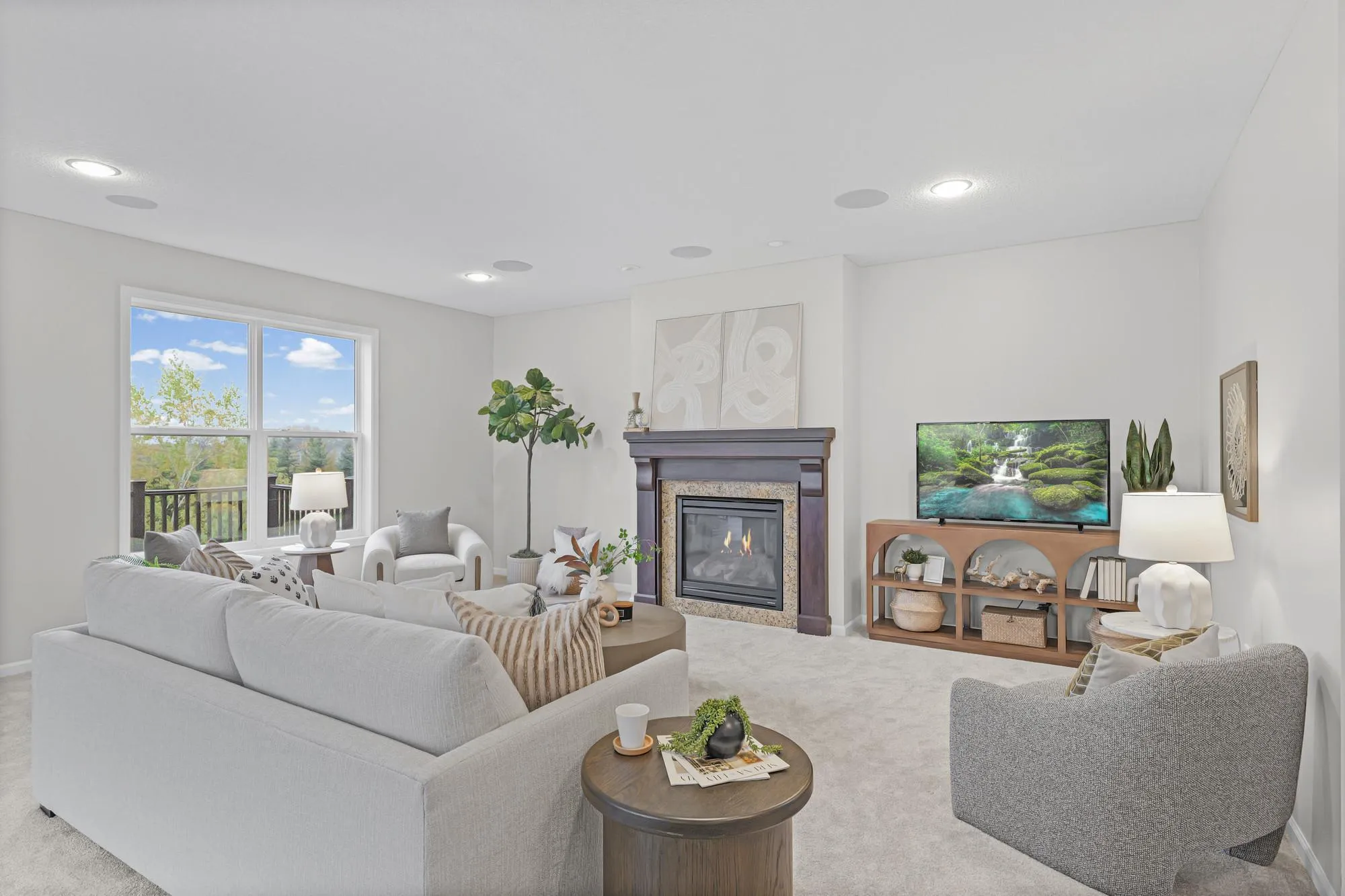 Photo 2 of 18072 Hyde Park Avenue