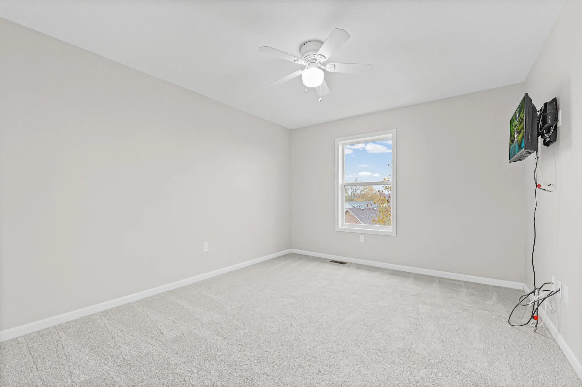Photo 33 of 18072 Hyde Park Avenue