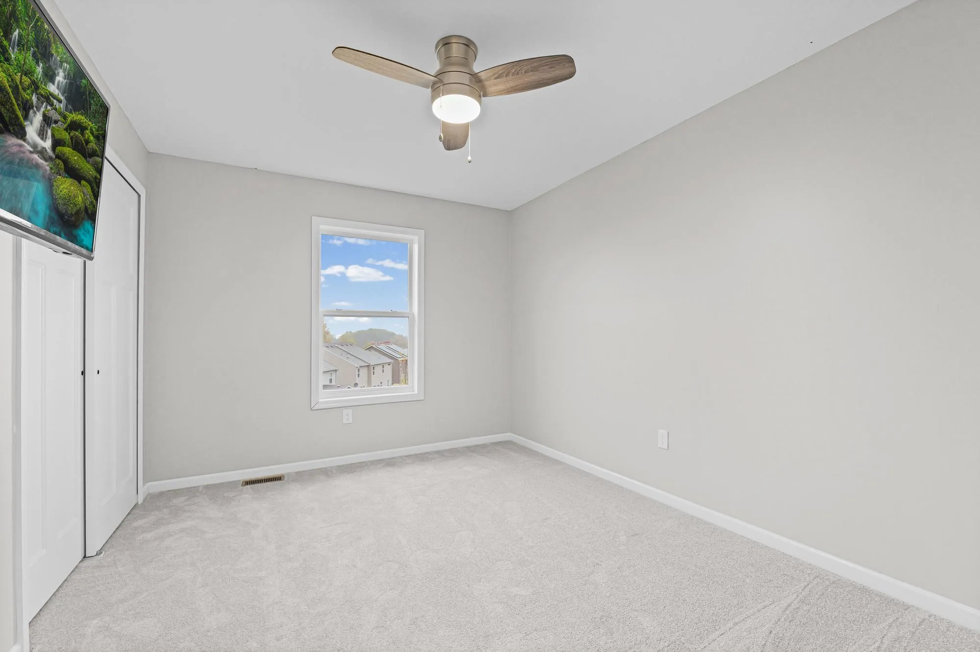 Photo 32 of 18072 Hyde Park Avenue