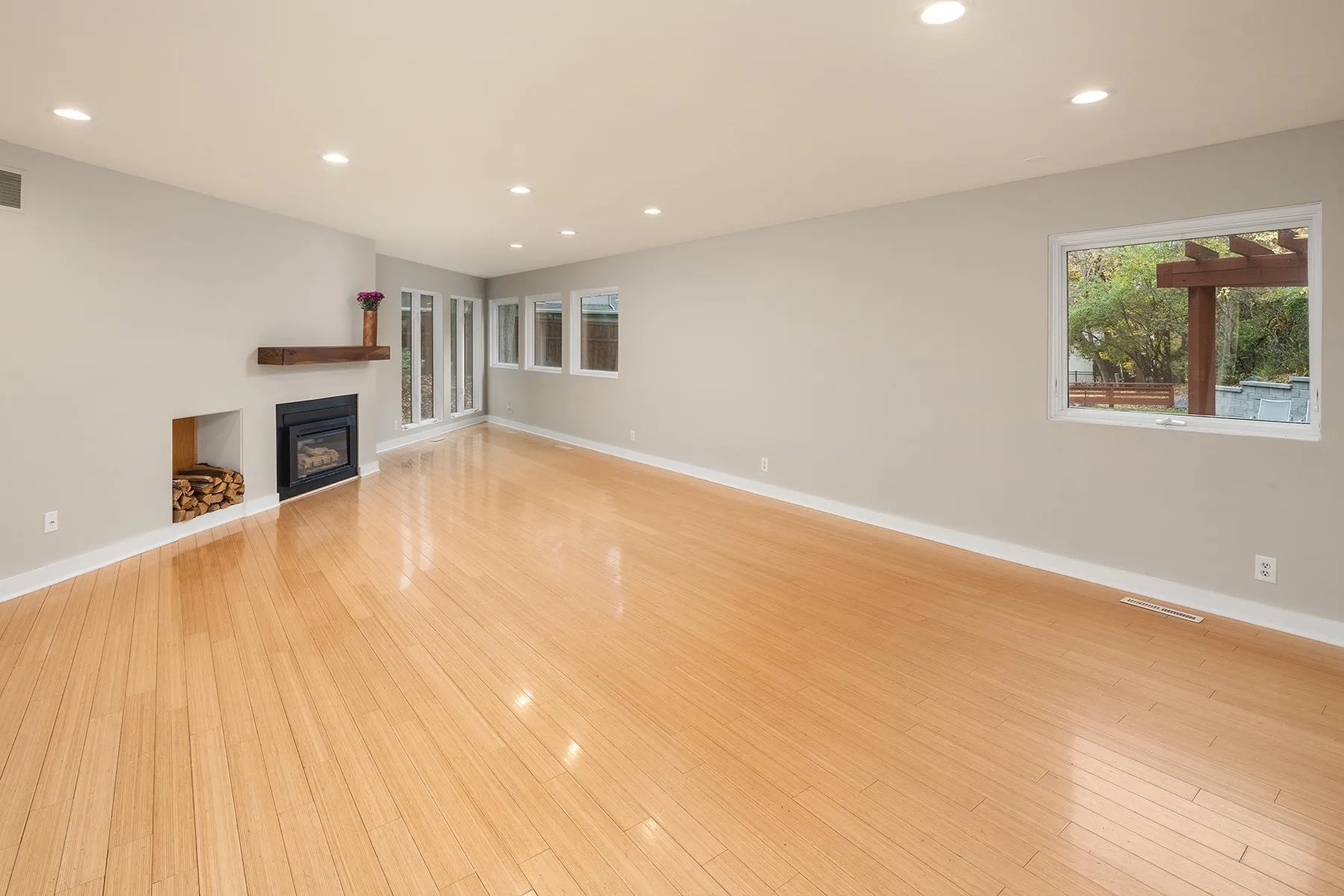 Photo 5 of 14717 Minnehaha Place