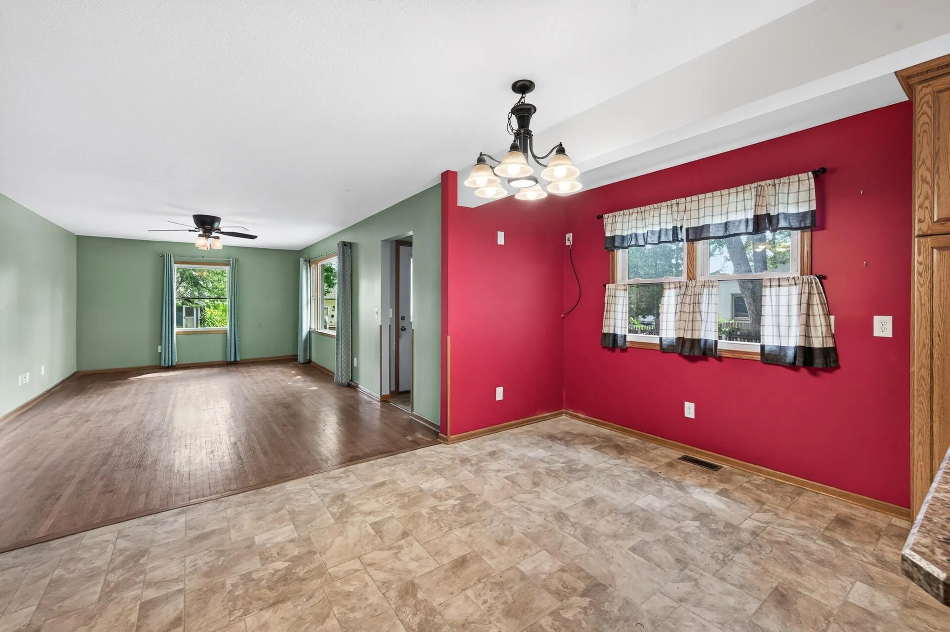 Photo 8 of 4422 Madison Ne Street