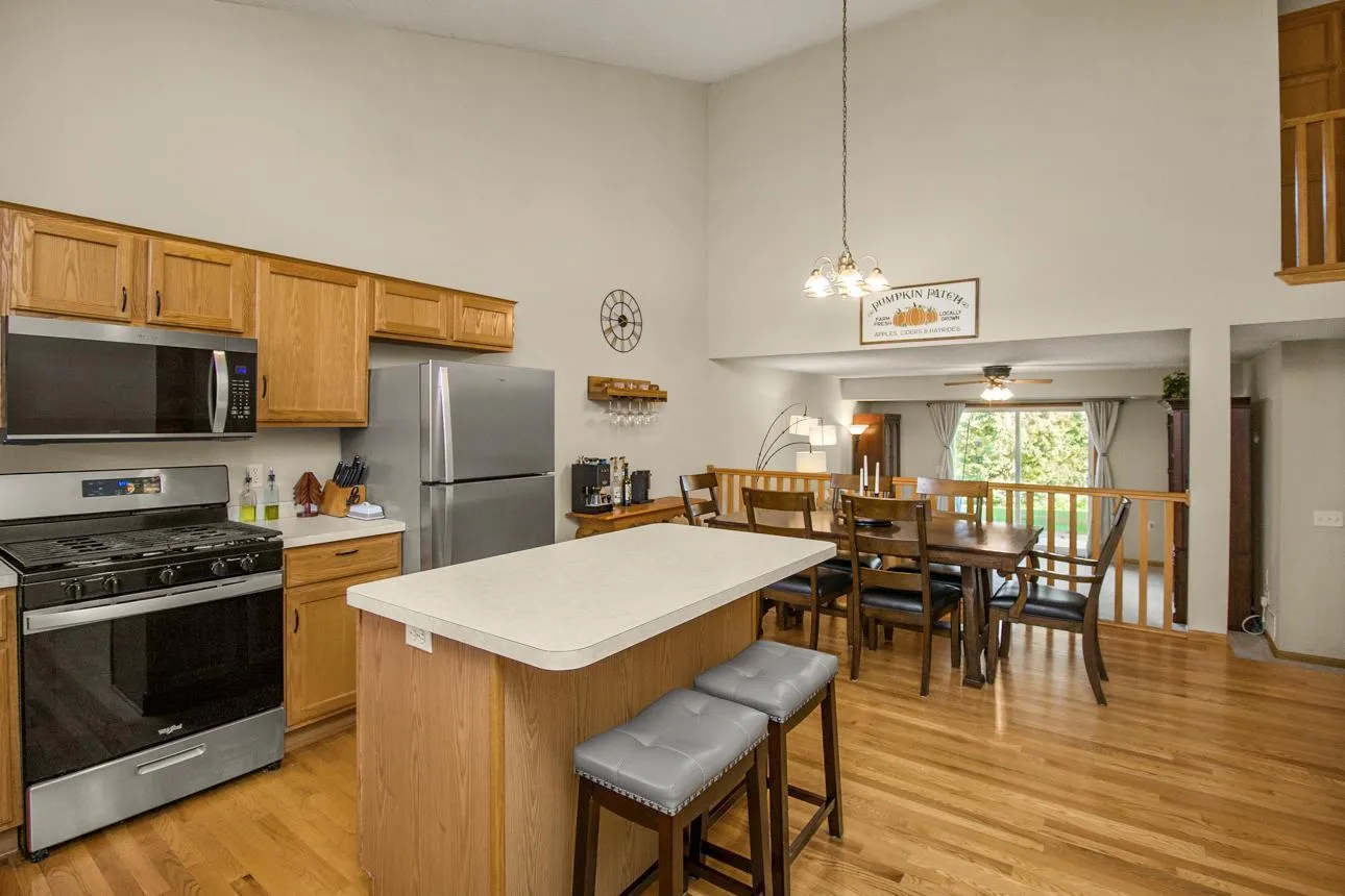 Photo 4 of 636 35th W Street