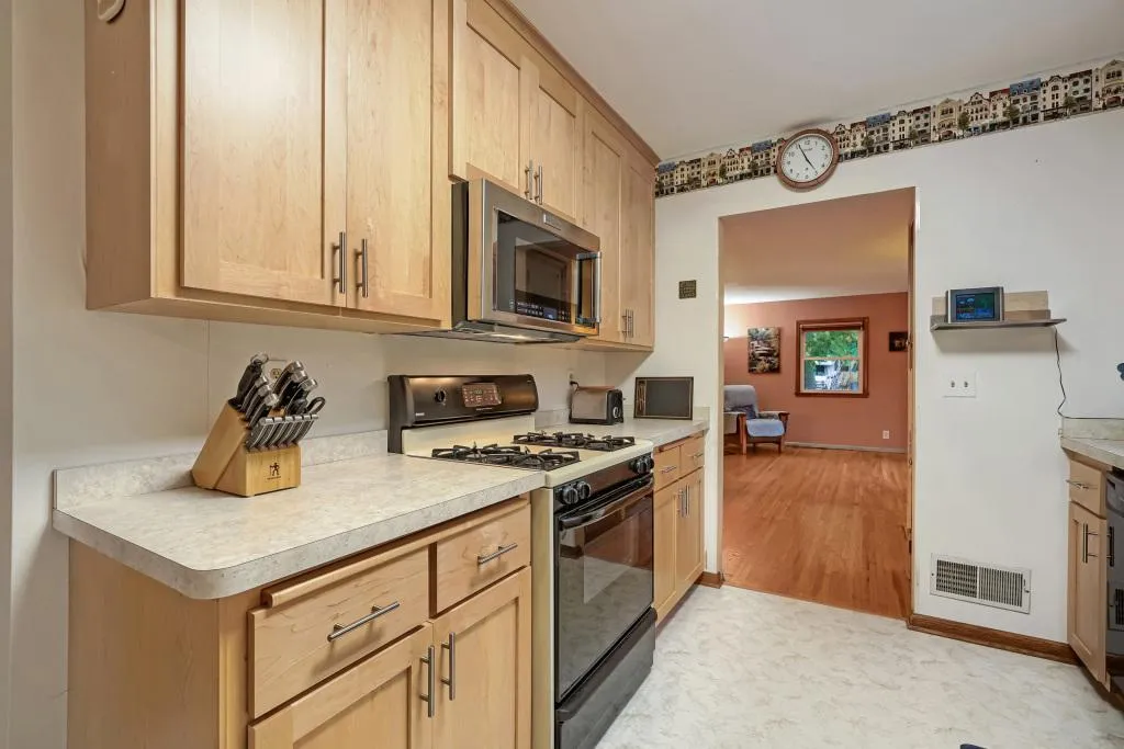 Photo 12 of 1601 Blackstone Avenue