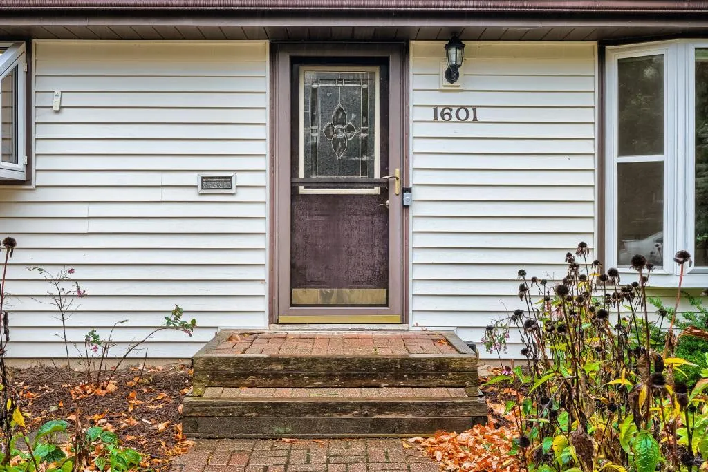 Photo 4 of 1601 Blackstone Avenue
