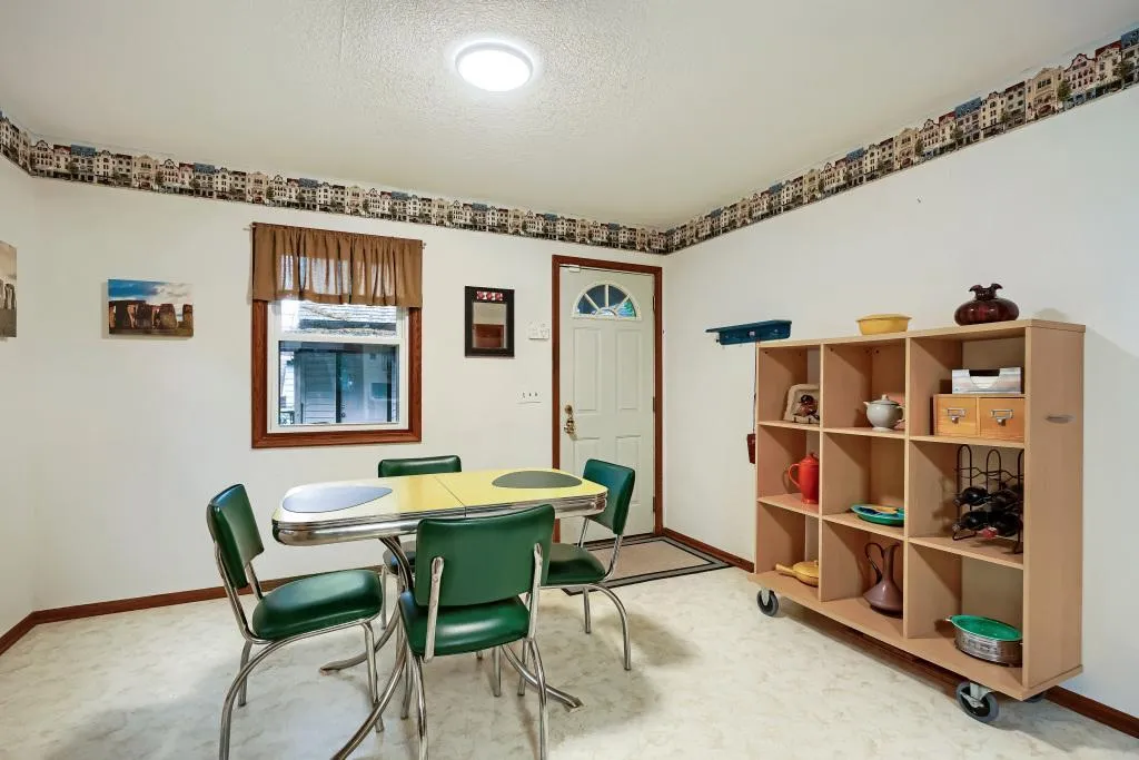Photo 11 of 1601 Blackstone Avenue