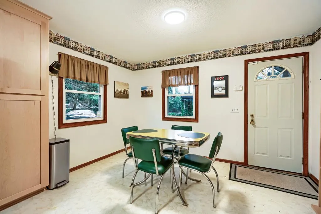 Photo 10 of 1601 Blackstone Avenue