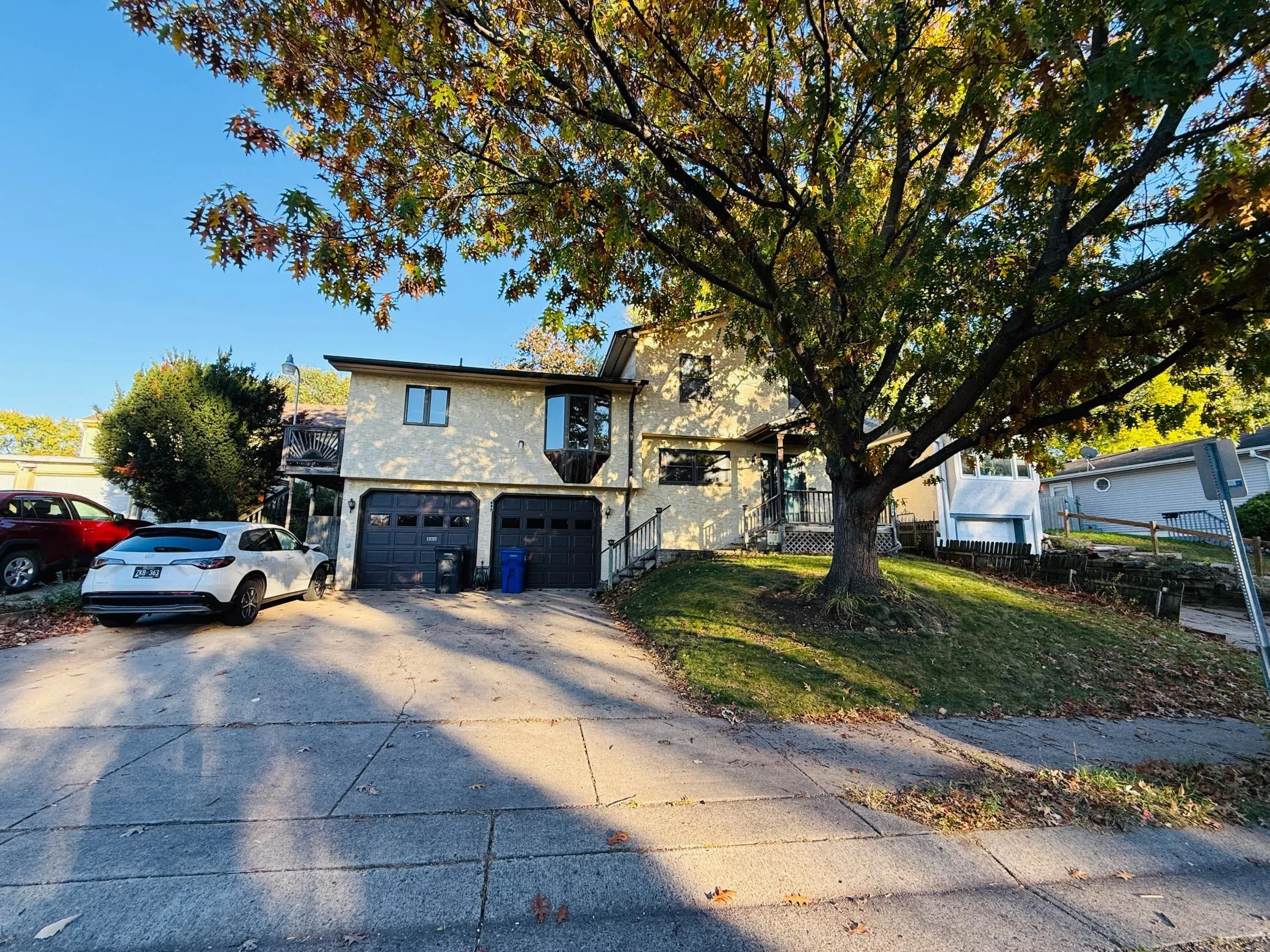 Photo 16 of 886 Iroquois Avenue