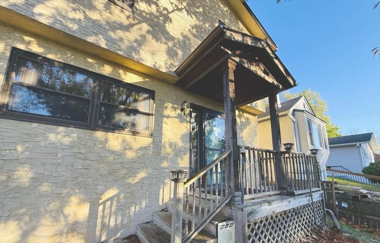 Photo 15 of 886 Iroquois Avenue