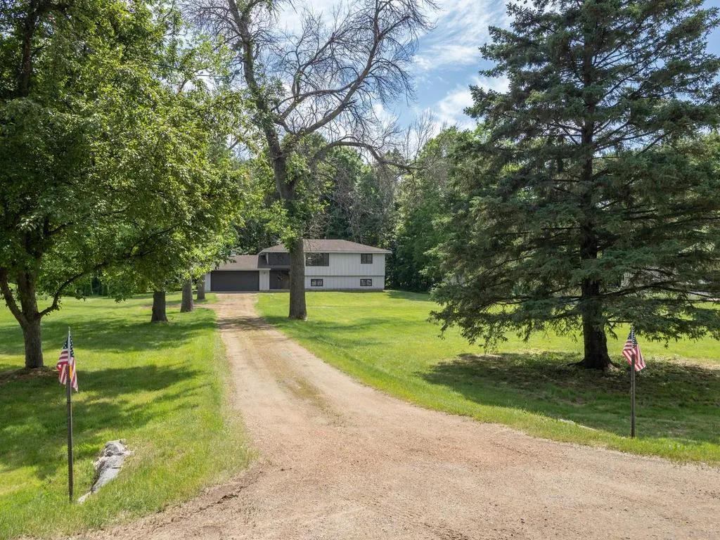 Photo 3 of 10638 Maple Lane