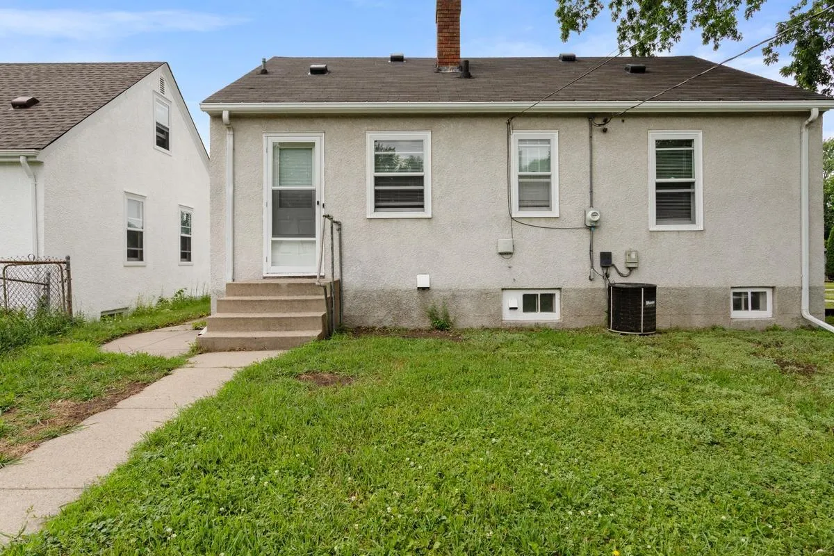 Photo 10 of 5433 30th S Avenue