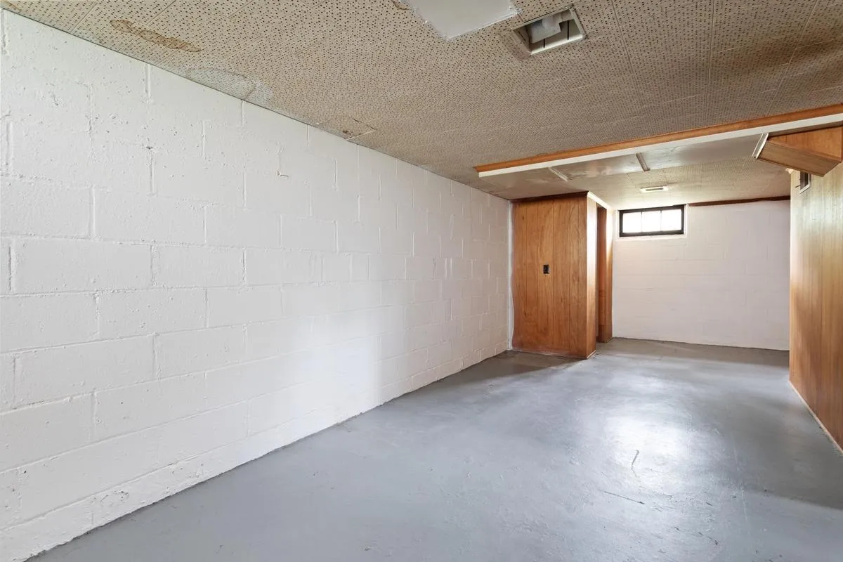 Photo 9 of 5433 30th S Avenue
