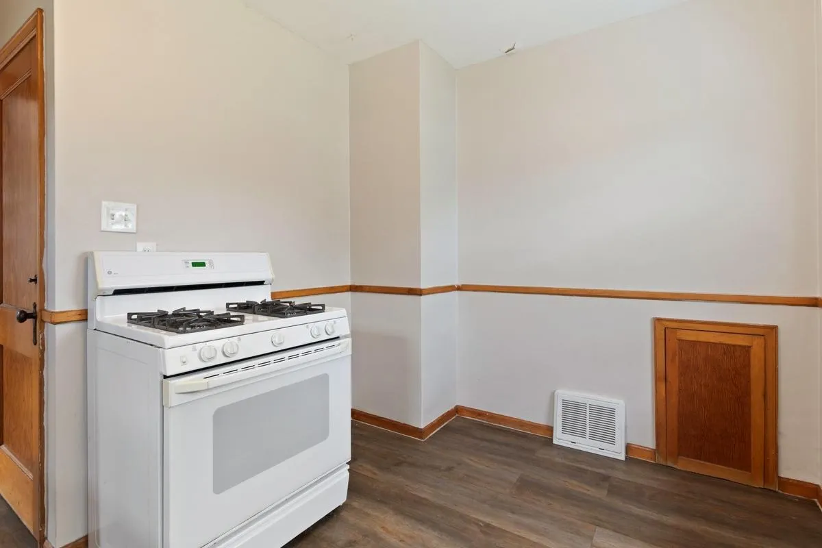 Photo 6 of 5433 30th S Avenue