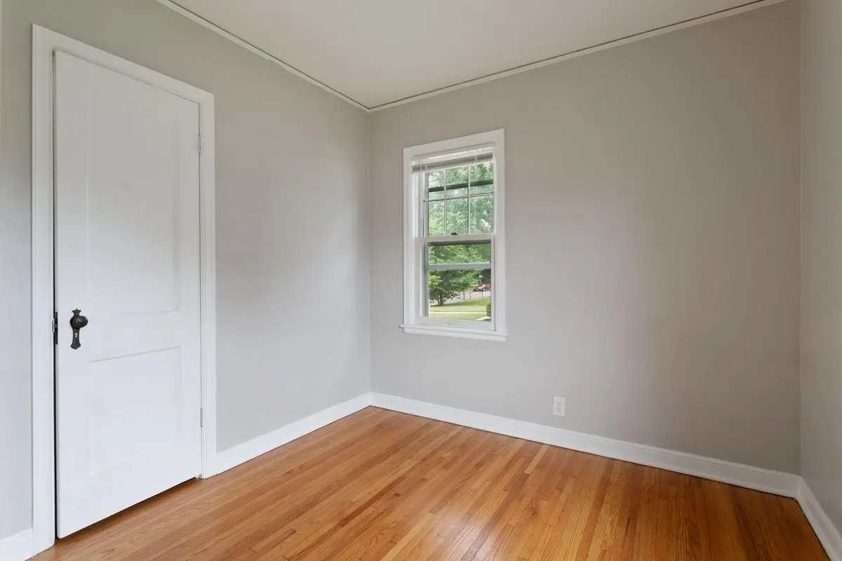 Photo 8 of 5433 30th S Avenue