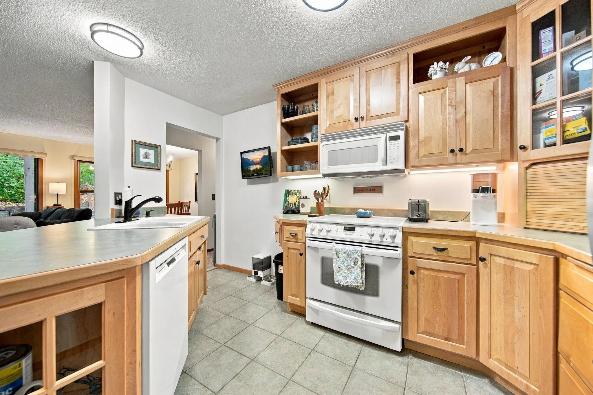 Photo 2 of 15805 26th N Avenue Unit B