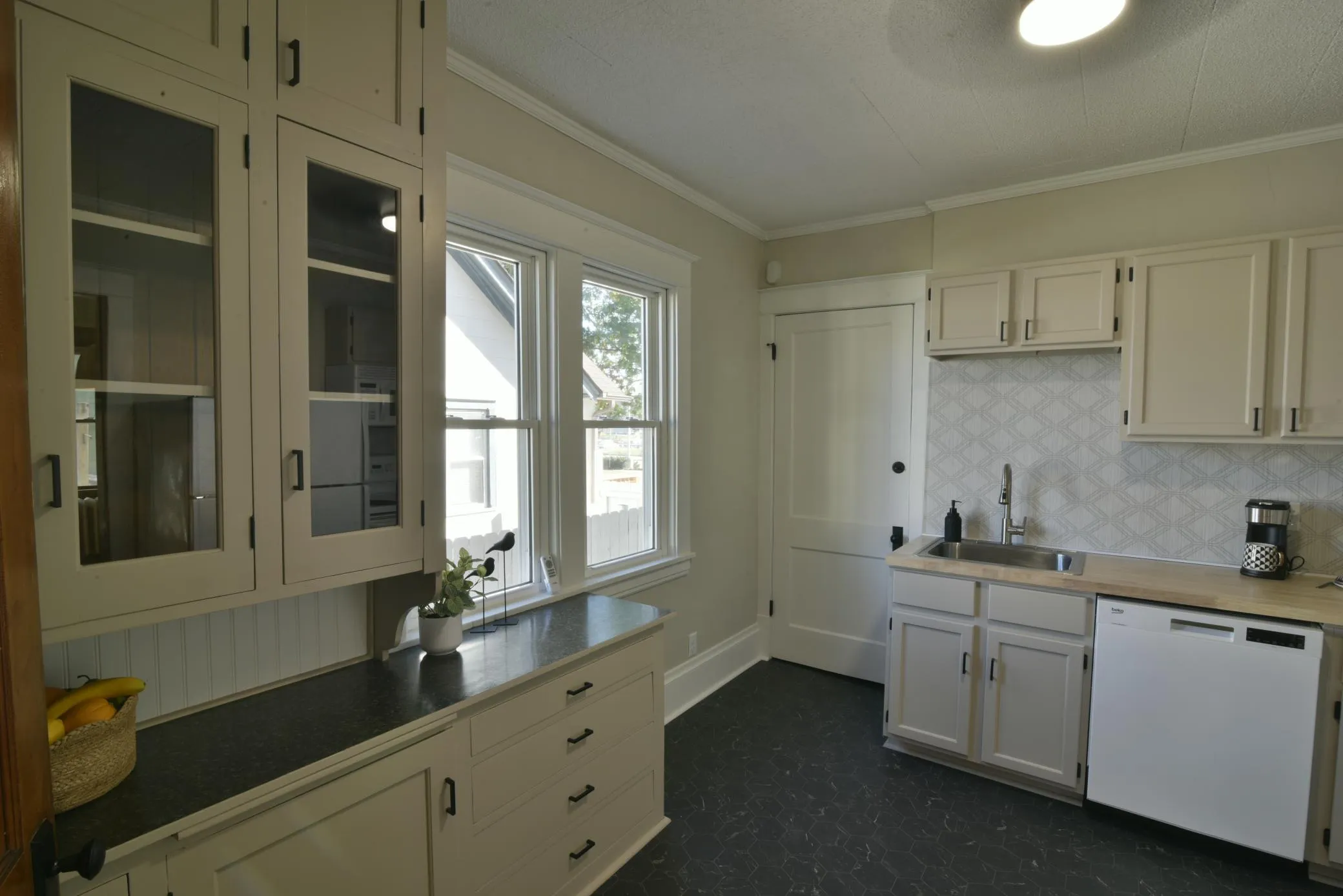 Photo 17 of 1603 Sherburne Avenue