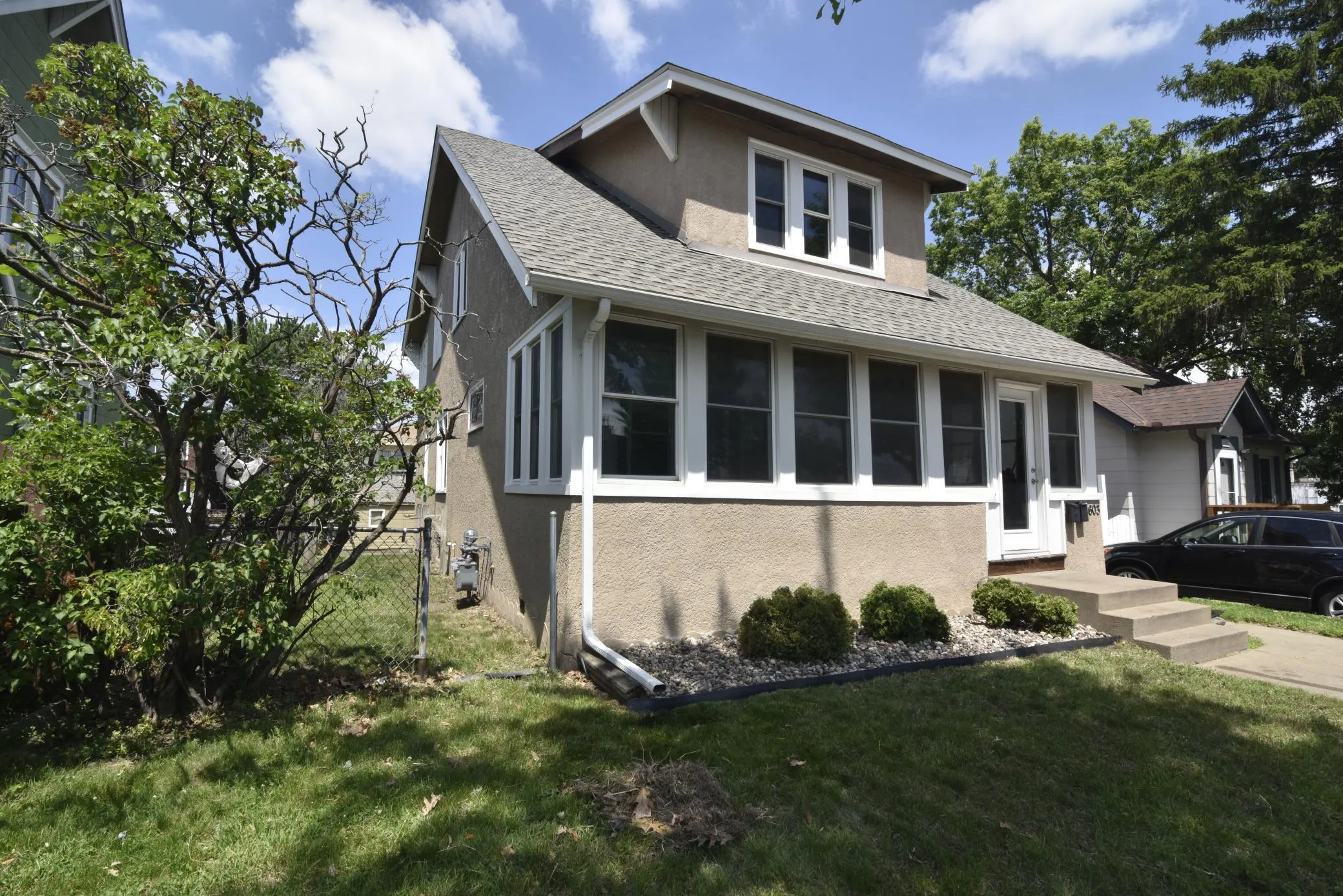 Photo 3 of 1603 Sherburne Avenue