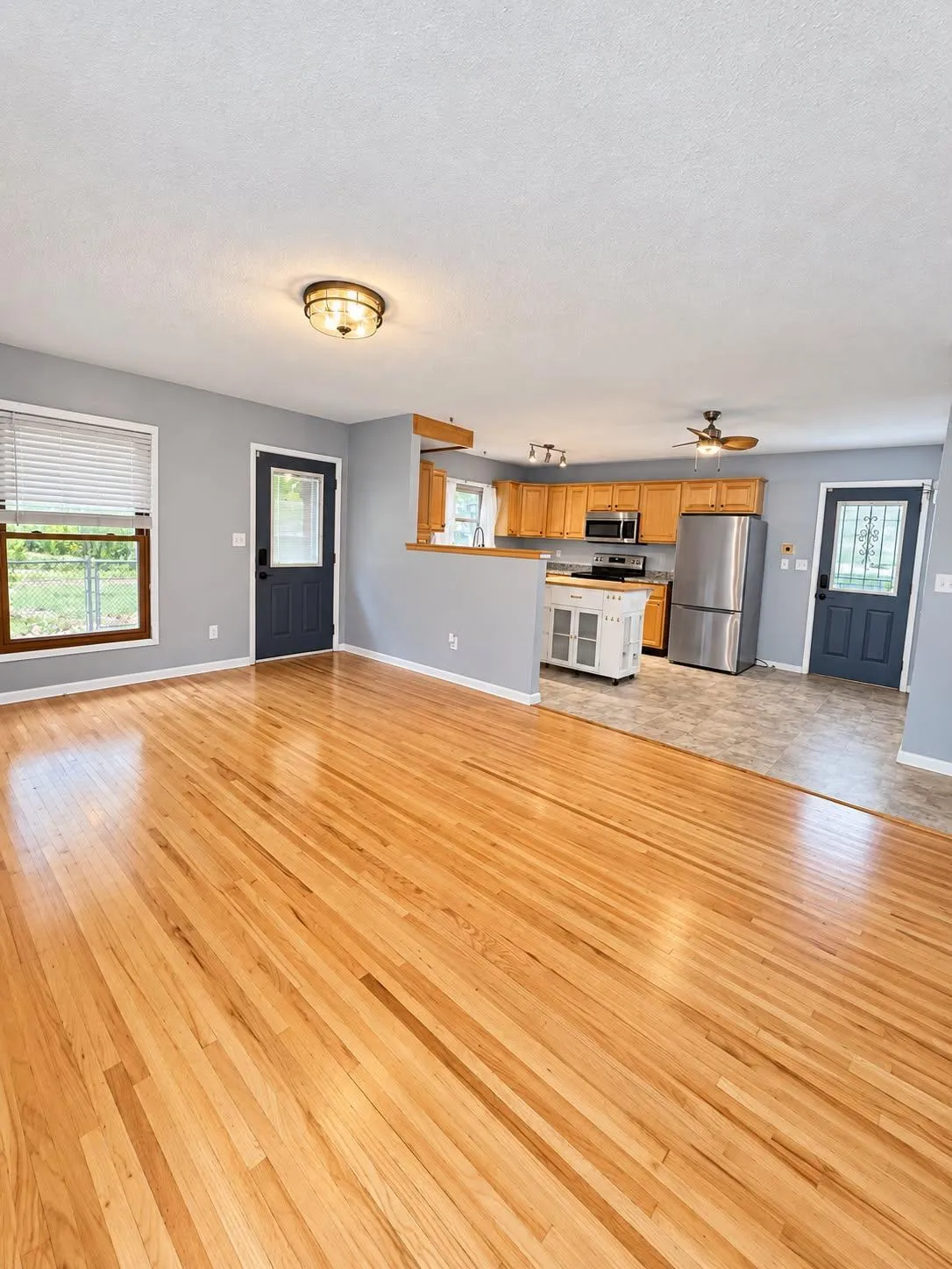 Photo 4 of 1659 Case Avenue